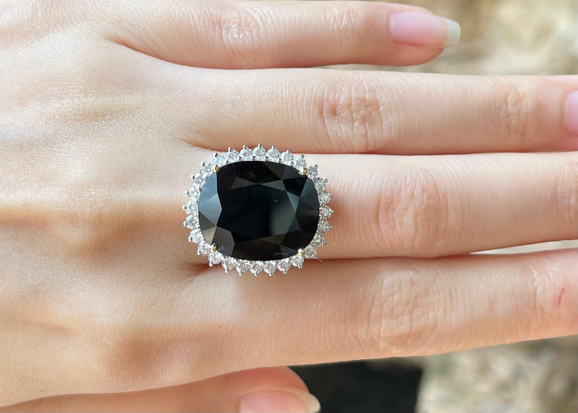 Contemporain Bague en or 18 carats avec saphir bleu et diamant en vente