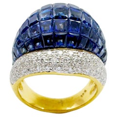 Anello con zaffiro blu e diamante incastonato in oro 18 carati