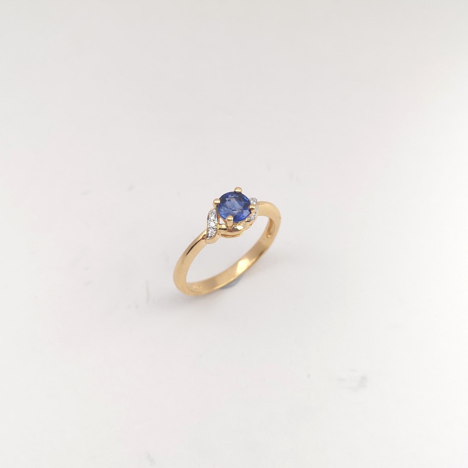 Blue Sapphire with Diamond Ring set in 18K Gold Settings For Sale 4