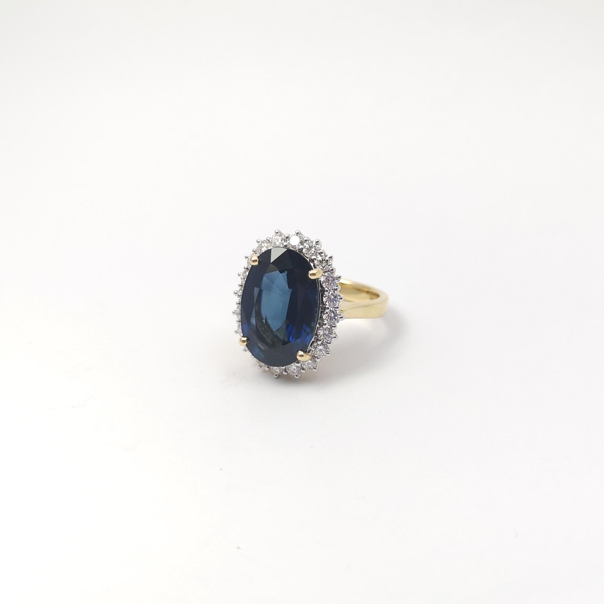 Bague en or 18 carats avec saphir bleu et diamant en vente 4