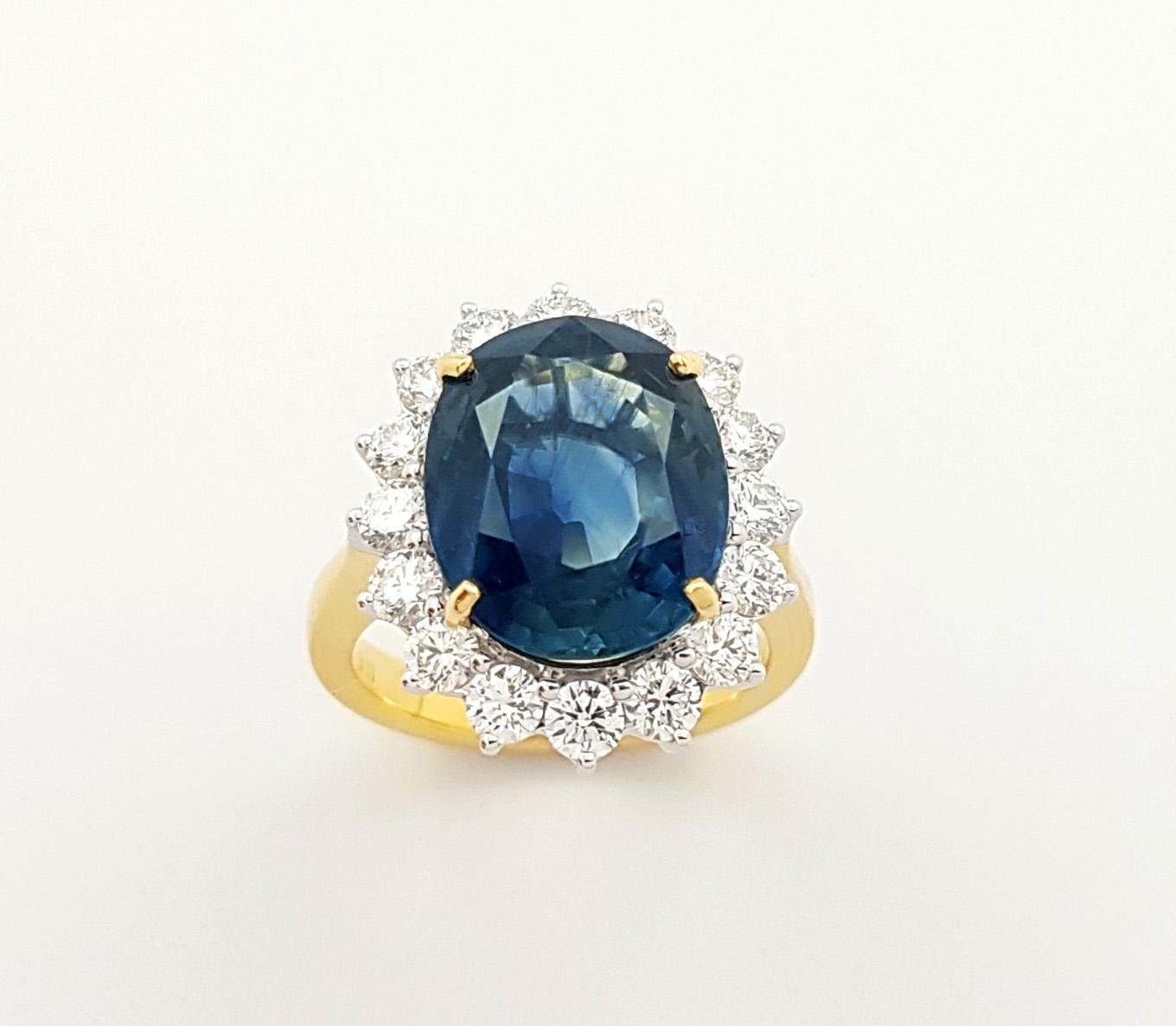 Blue Sapphire with Diamond Ring set in 18K Gold Settings For Sale 5
