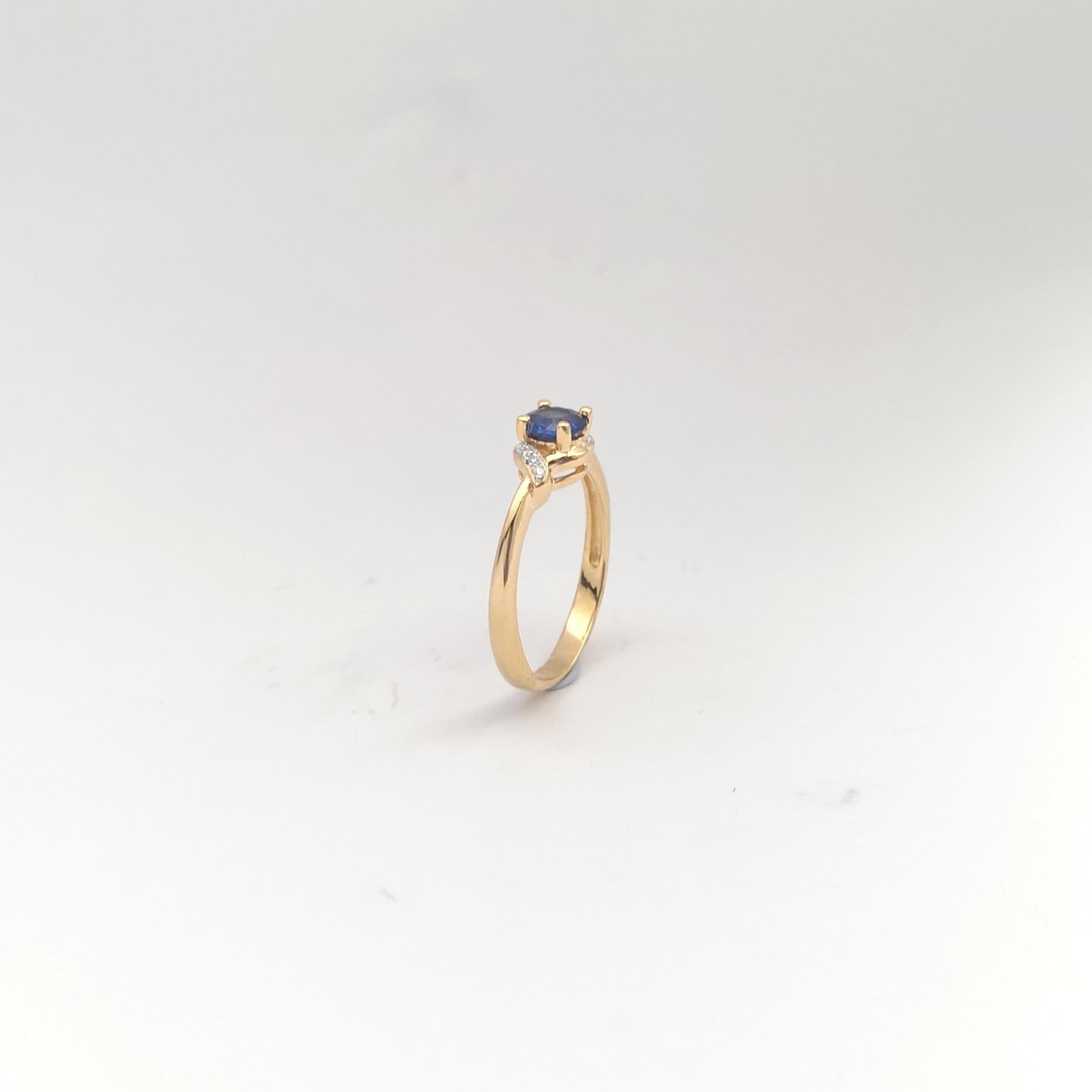Blue Sapphire with Diamond Ring set in 18K Gold Settings For Sale 5