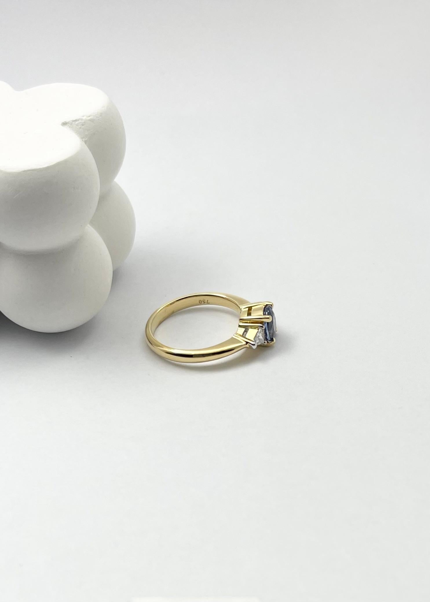 Bague en or 18 carats avec saphir bleu et diamant en vente 5