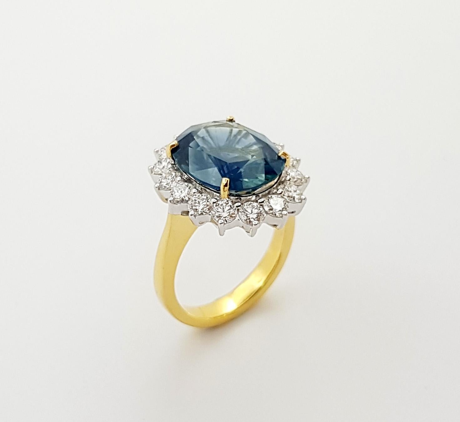 Blue Sapphire with Diamond Ring set in 18K Gold Settings For Sale 6