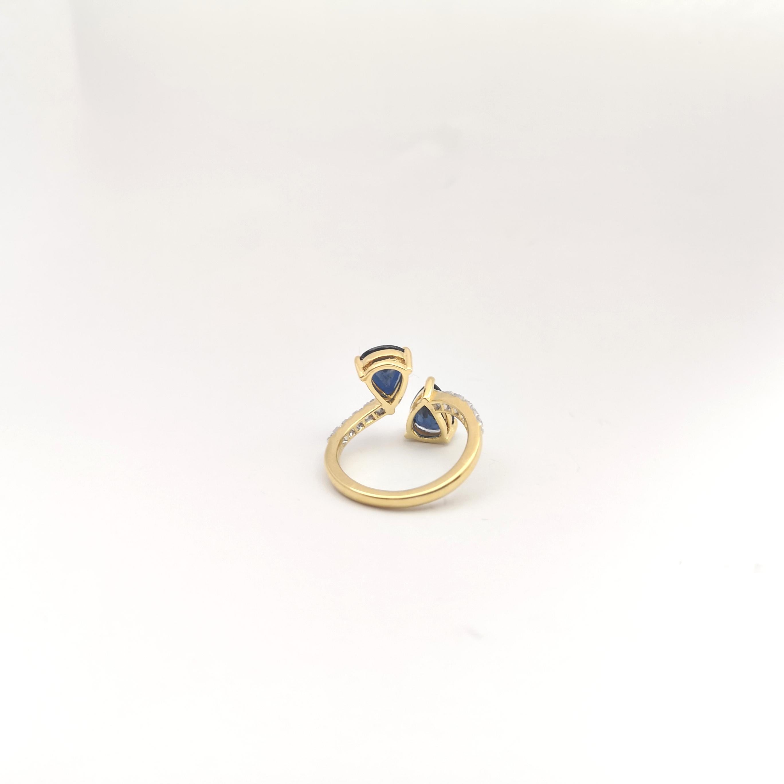 Blue Sapphire with Diamond Ring set in 18K Gold Settings For Sale 6