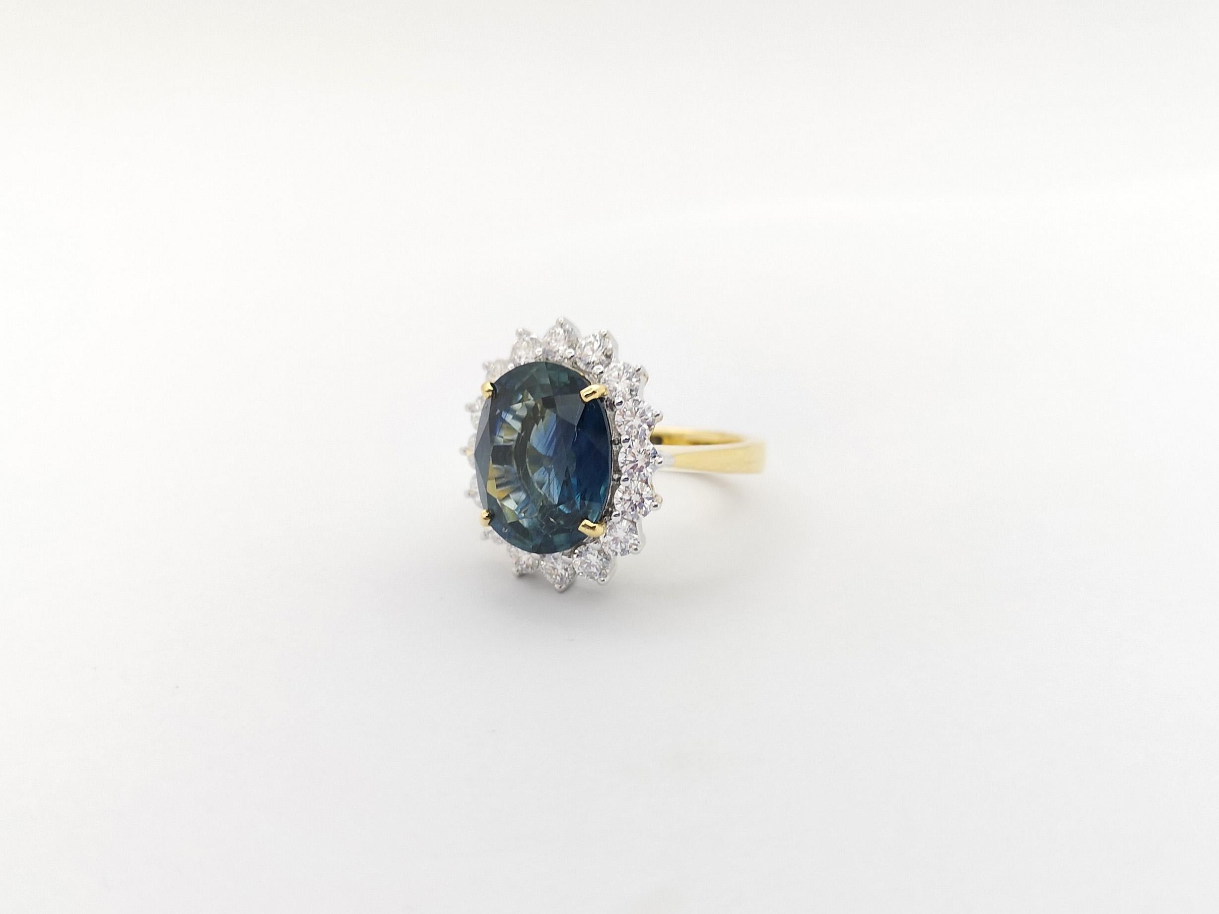 Blue Sapphire with Diamond Ring set in 18K Gold Settings For Sale 7