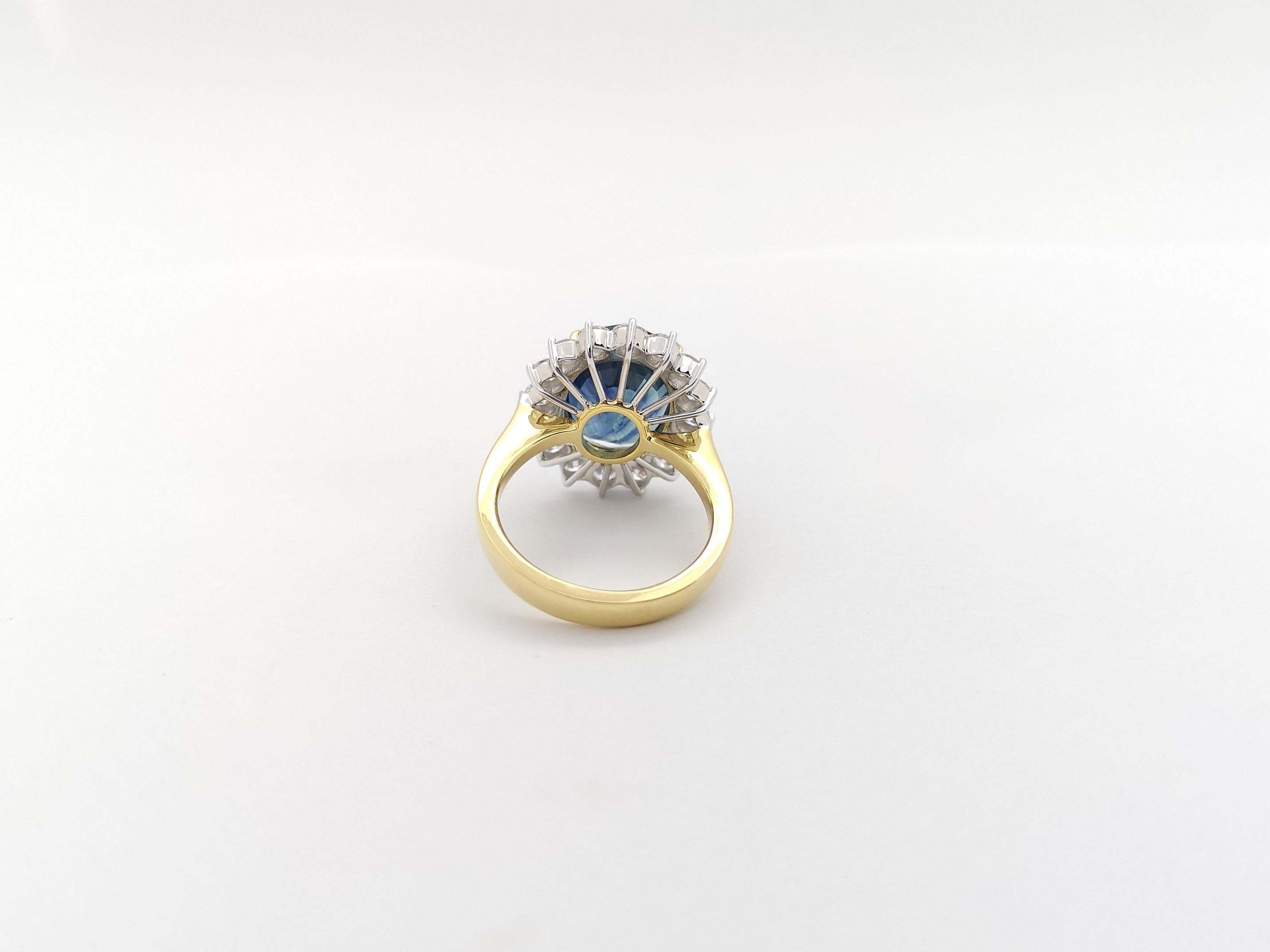 Blue Sapphire with Diamond Ring set in 18K Gold Settings For Sale 8