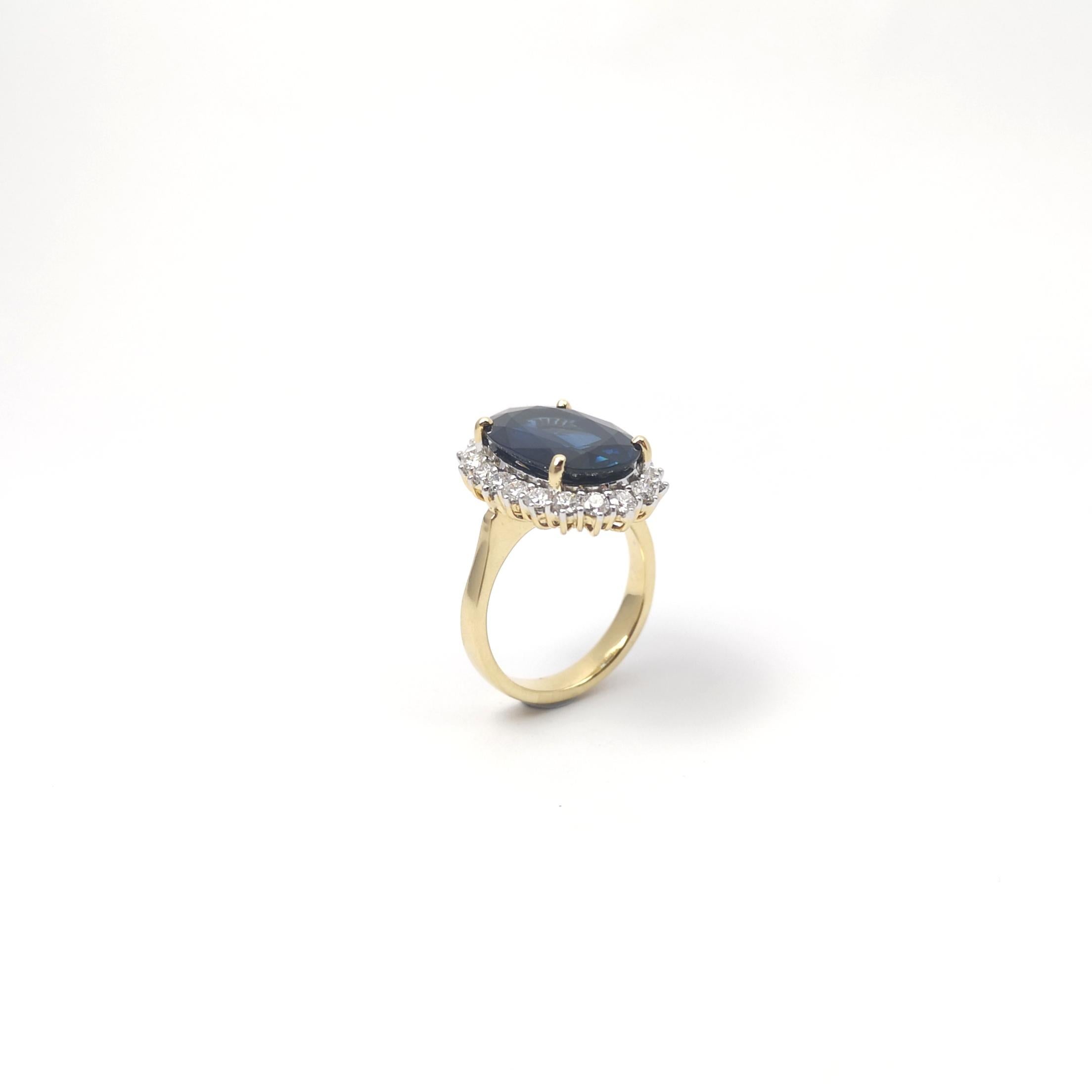 Bague en or 18 carats avec saphir bleu et diamant en vente 9
