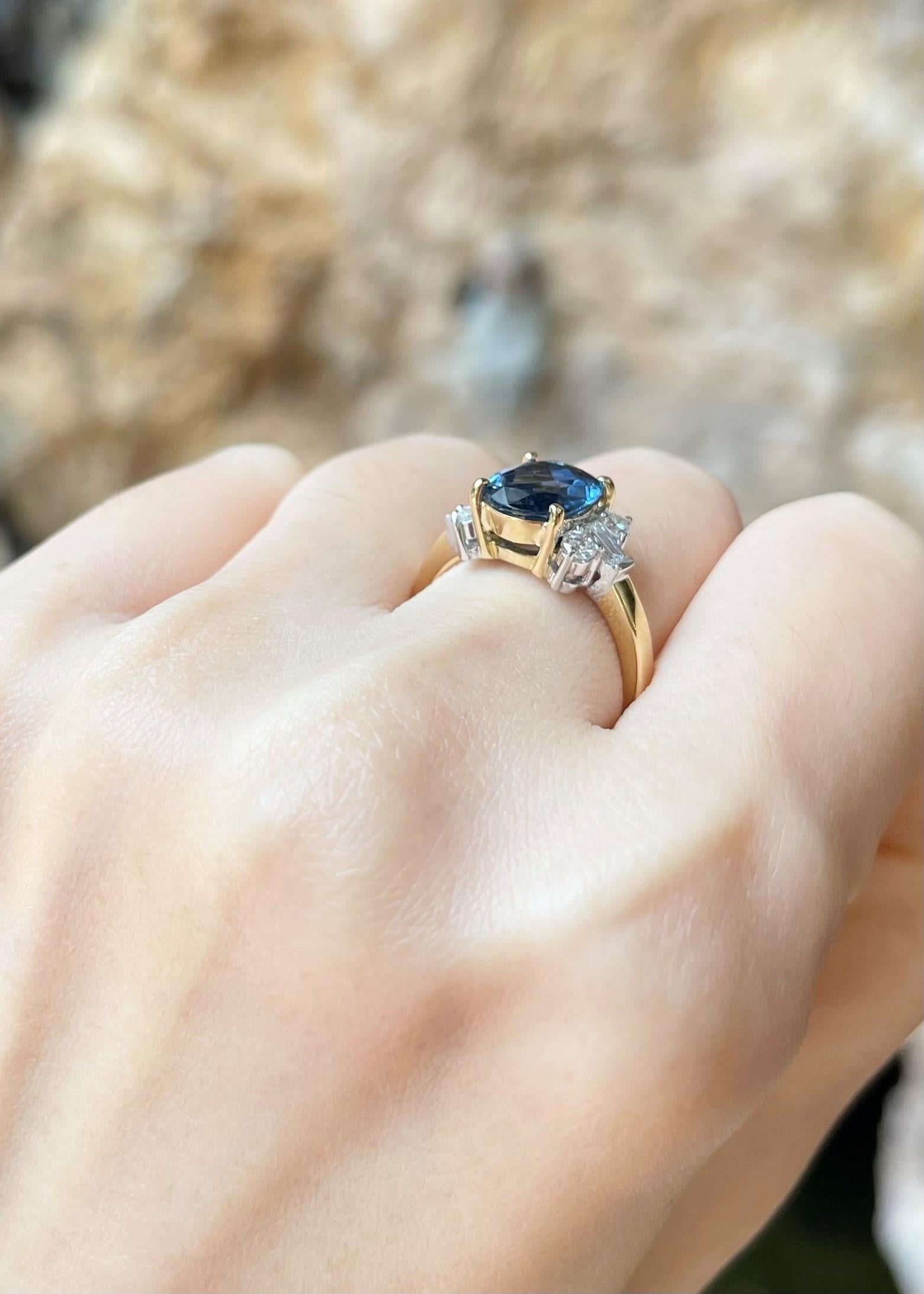 Blauer Saphir 2,55 Karat mit Diamant 0,48 Karat Ring in 18K Gold gefasst

Breite:  1.5 cm 
Länge: 1.0 cm
Ringgröße: 54
Gesamtgewicht: 5,83 Gramm

