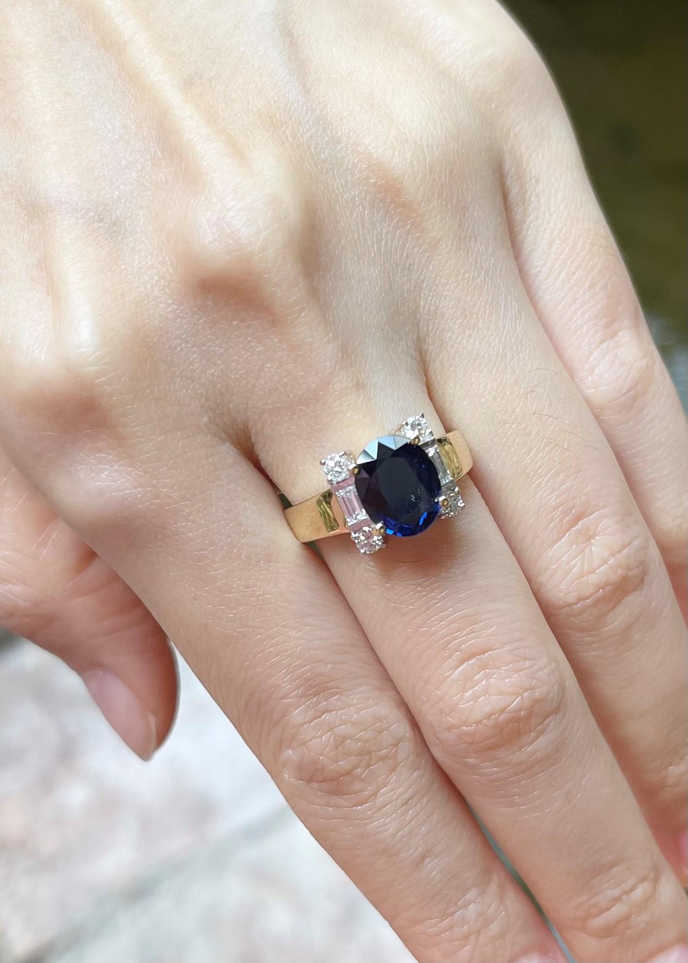 Blauer Saphir 2,65 Karat mit Diamant 0,48 Karat Ring in 18K Goldfassung

Breite:  1.1 cm 
Länge: 1,1 cm
Ringgröße: 54
Gesamtgewicht: 7,56 Gramm

