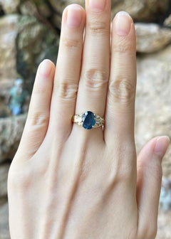 Blue Sapphire with Diamond Ring set in 18K Gold Settings