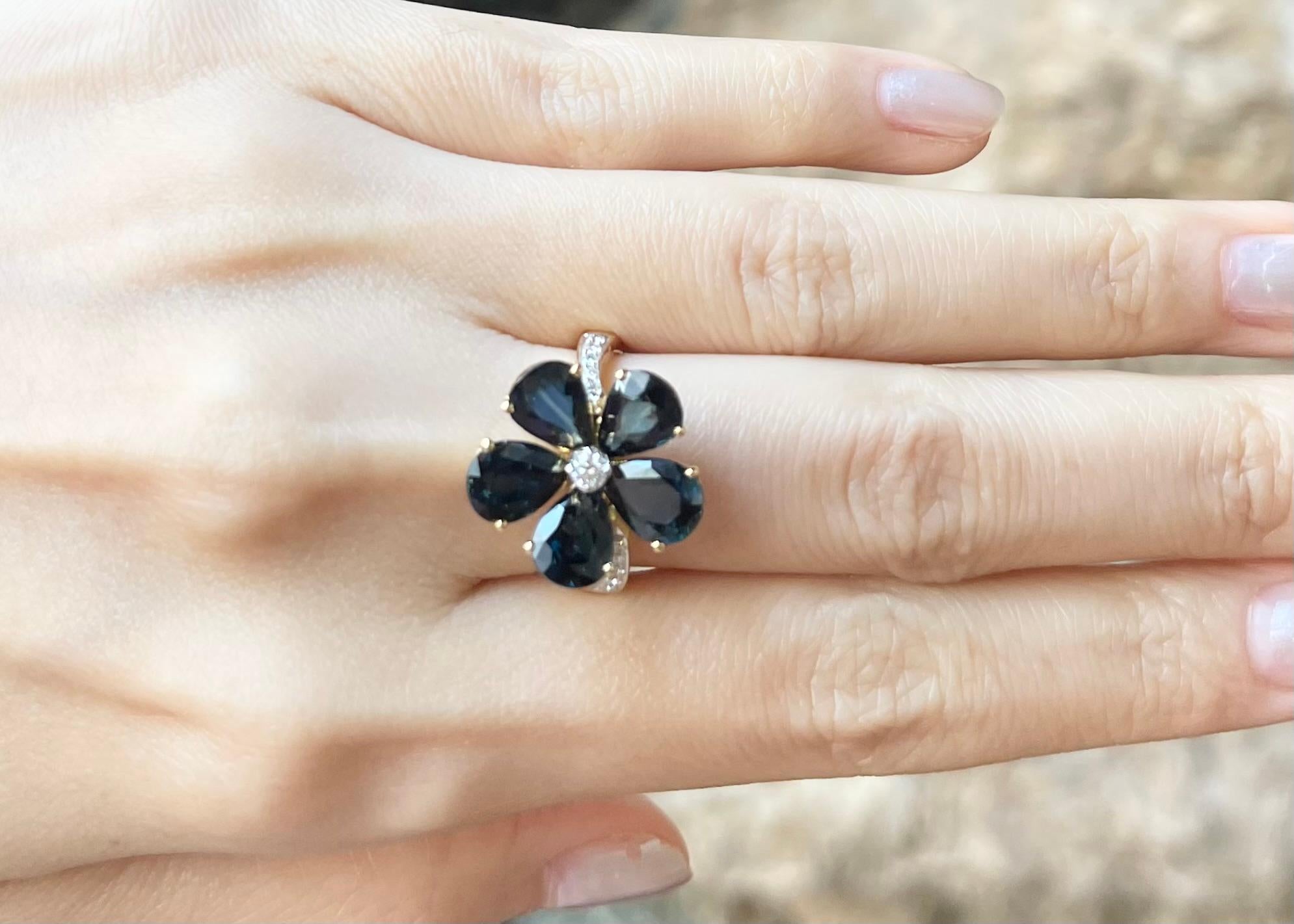 Blauer Saphir mit Diamantring in 18 Karat Goldfassungen gefasst (Zeitgenössisch) im Angebot