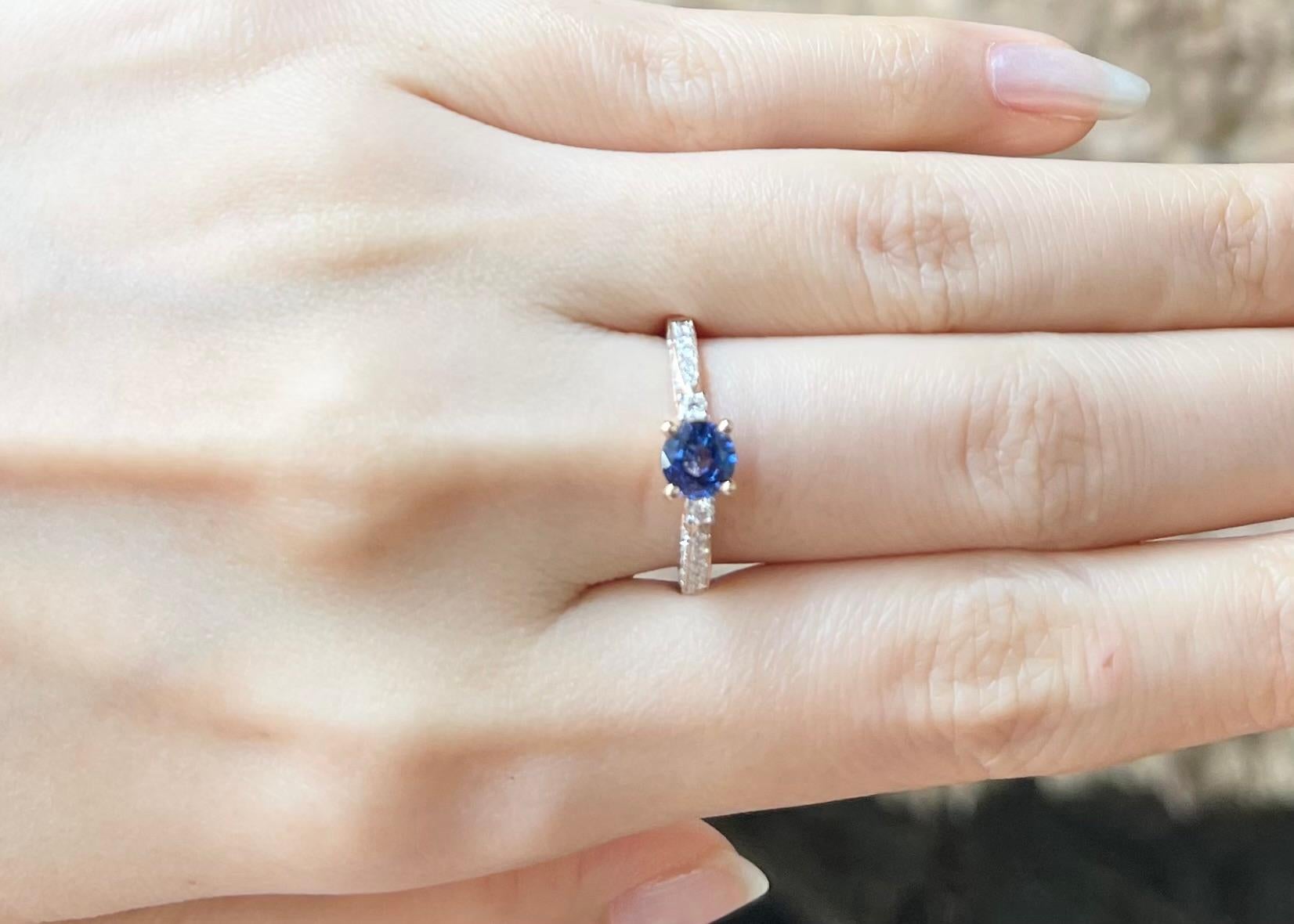 Contemporary Blue Sapphire with Diamond Ring set in 18K Gold Settings For Sale