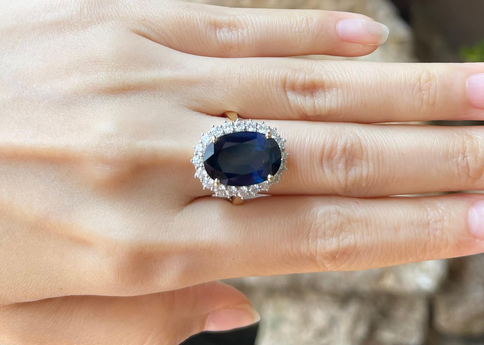 Contemporain Bague en or 18 carats avec saphir bleu et diamant en vente