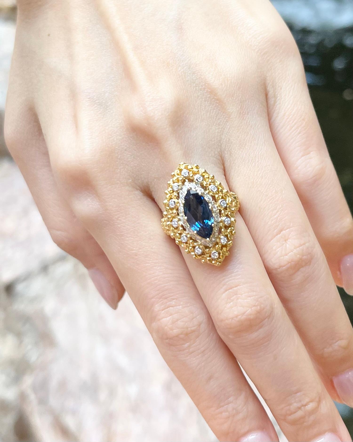 Taille Marquise Bague en or 18 carats avec saphir bleu et diamant en vente