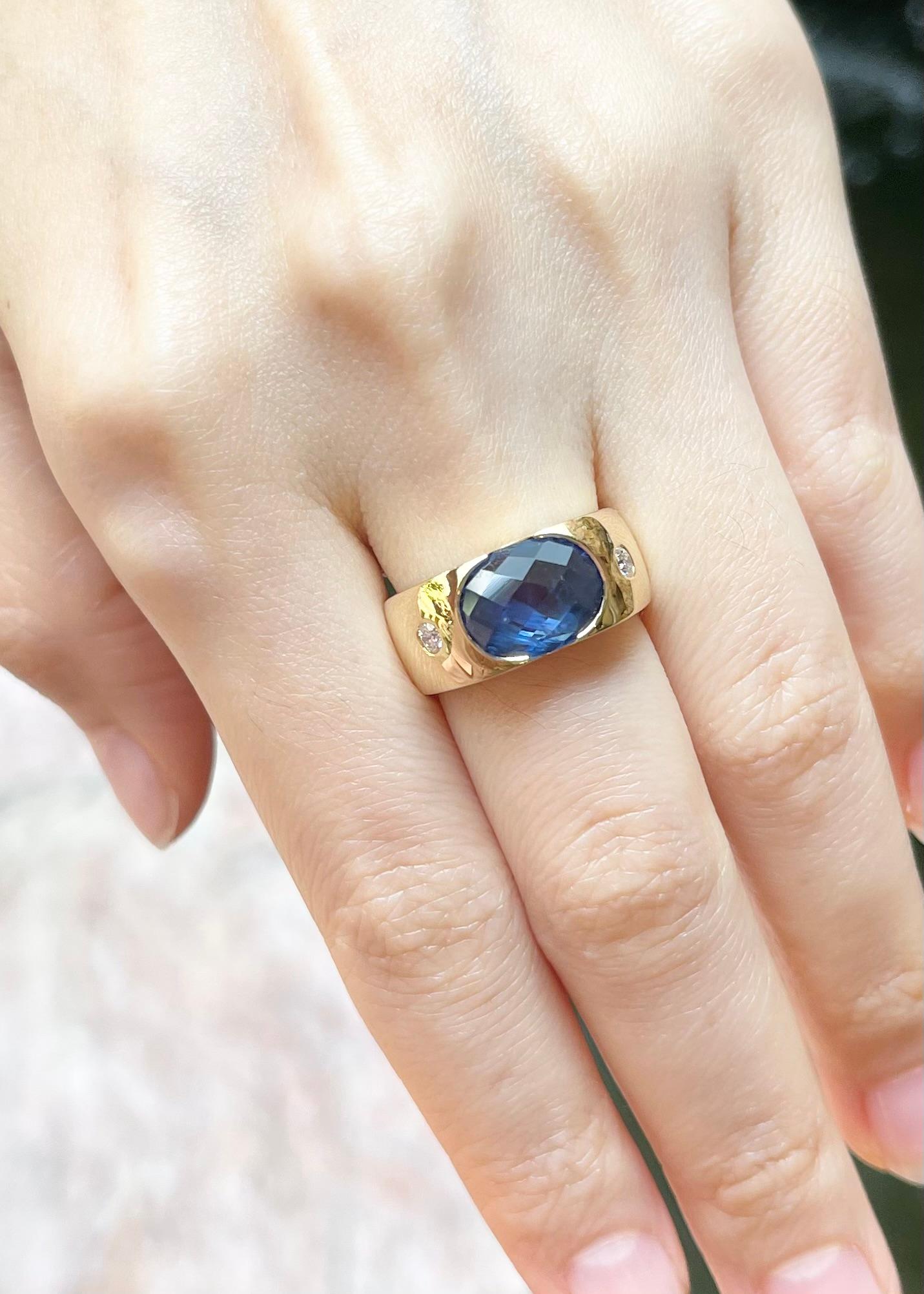 Oval Cut Blue Sapphire with Diamond Ring set in 18K Gold Settings For Sale