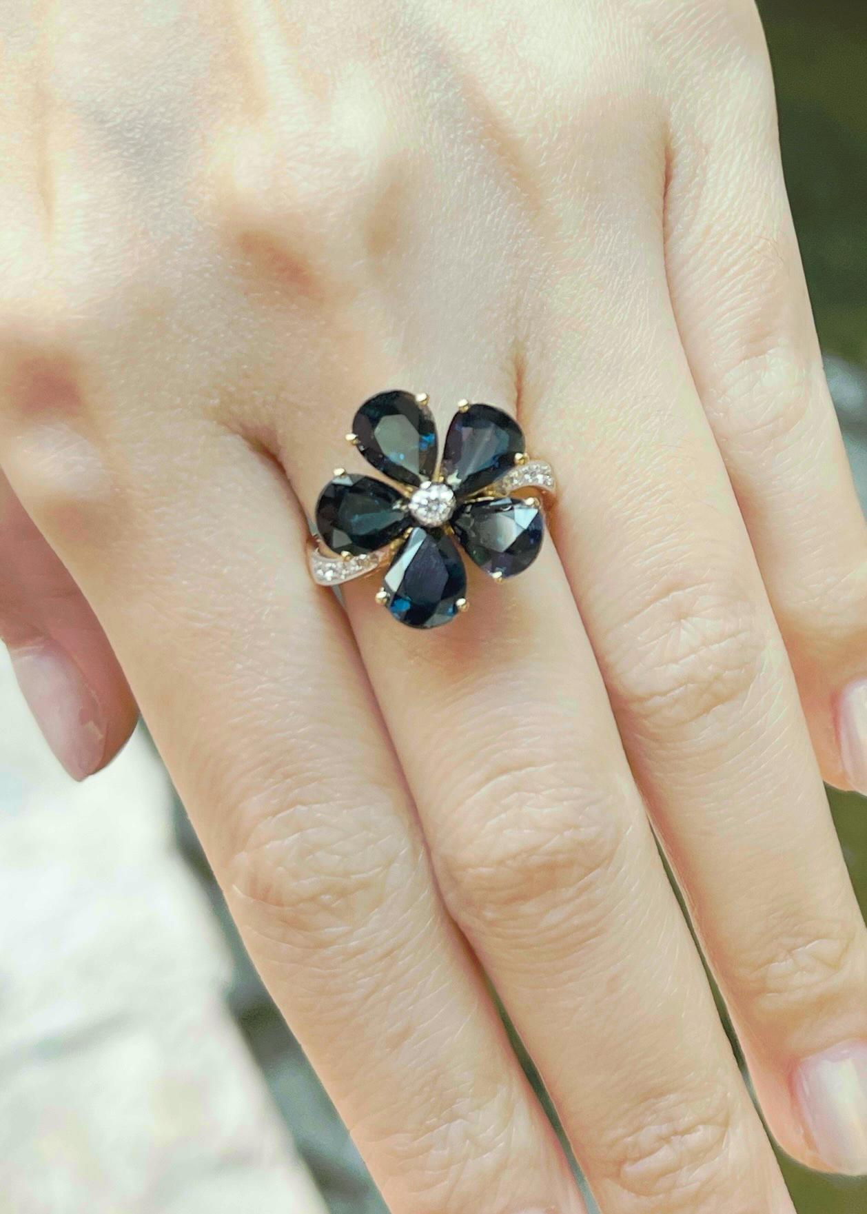 Blauer Saphir mit Diamantring in 18 Karat Goldfassungen gefasst (Tropfenschliff) im Angebot