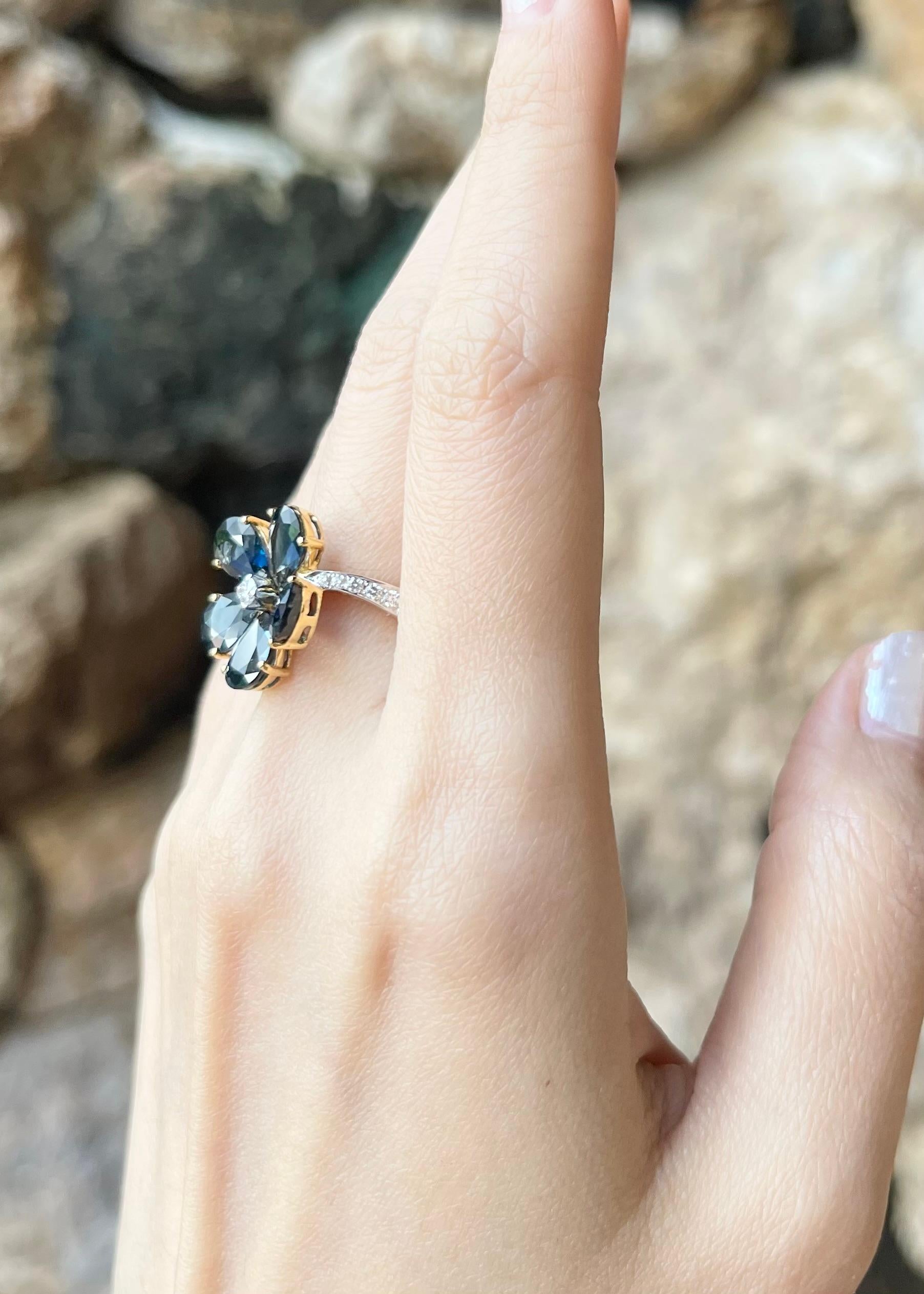 Blauer Saphir mit Diamantring in 18 Karat Goldfassungen gefasst im Zustand „Neu“ im Angebot in Bangkok, TH