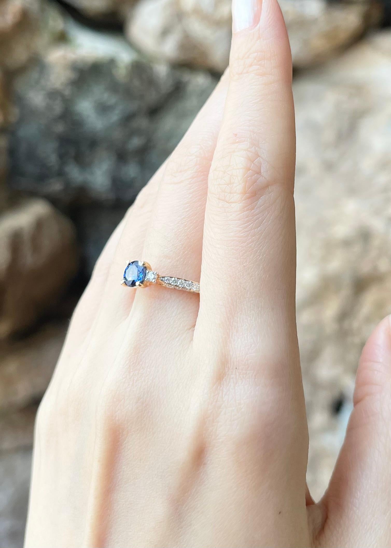Blue Sapphire with Diamond Ring set in 18K Gold Settings In New Condition For Sale In Bangkok, TH