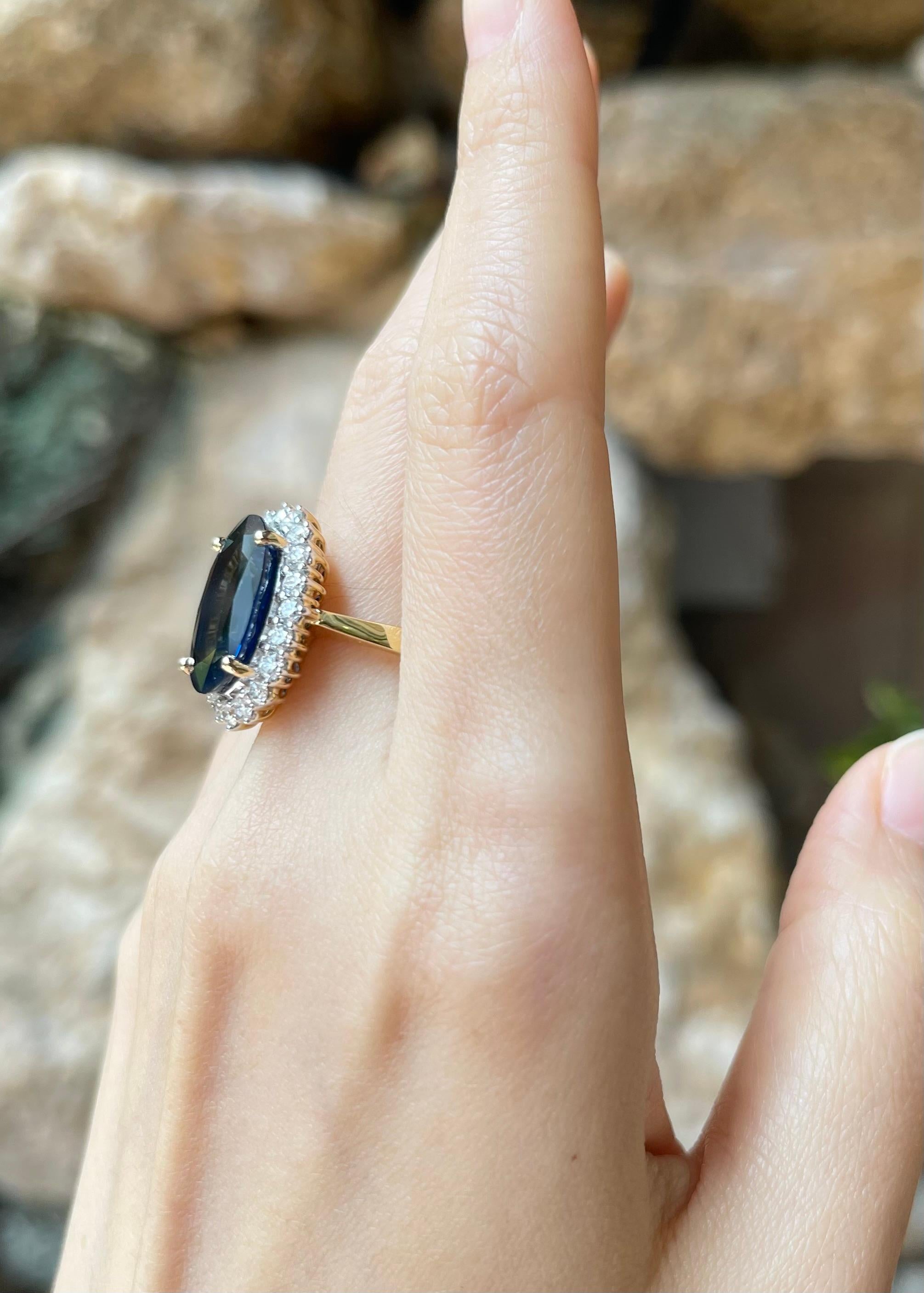 Bague en or 18 carats avec saphir bleu et diamant Neuf - En vente à Bangkok, TH