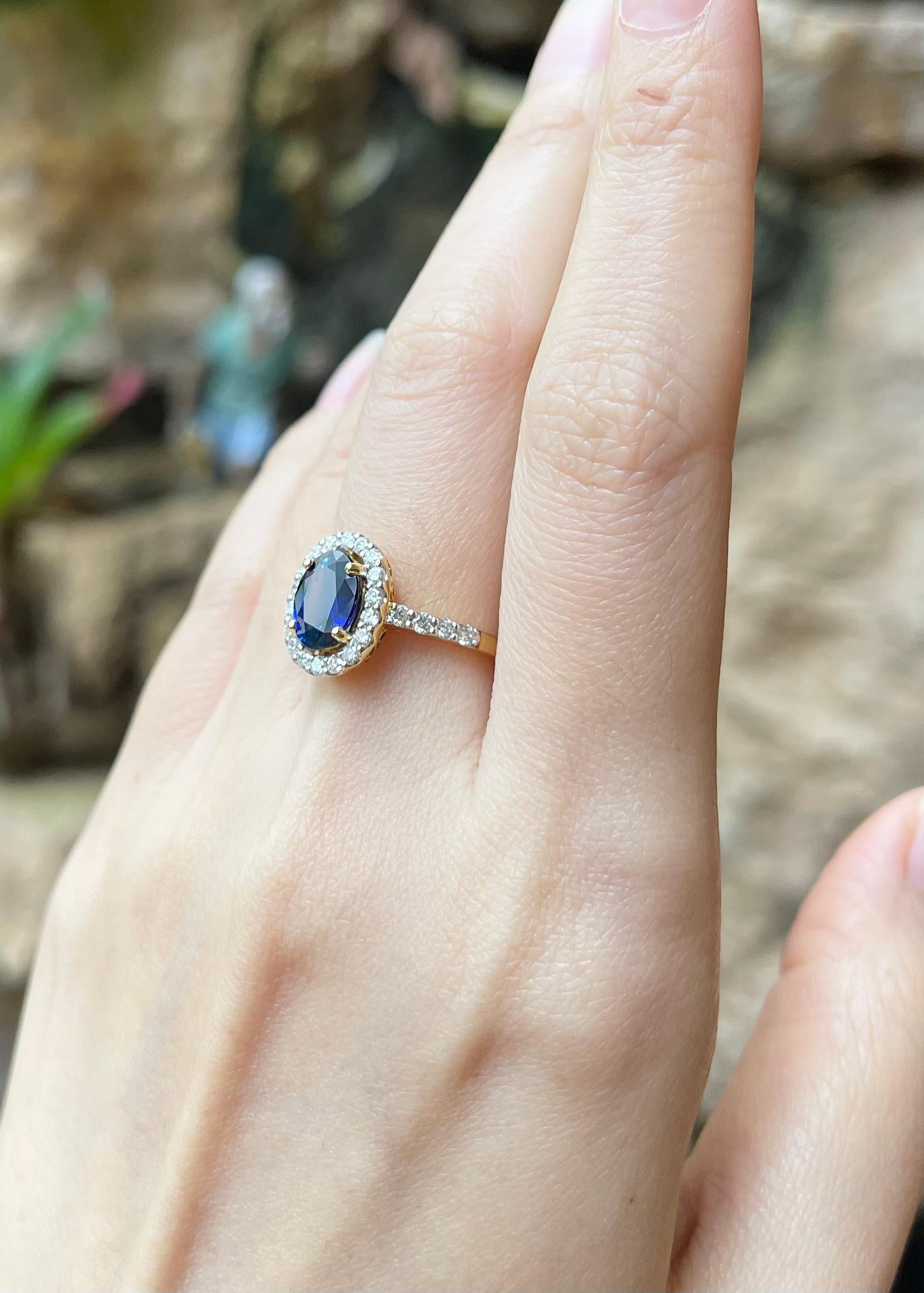 Anello con zaffiro blu e diamante incastonato in oro 18K In condizioni Nuovo in vendita a Bangkok, TH