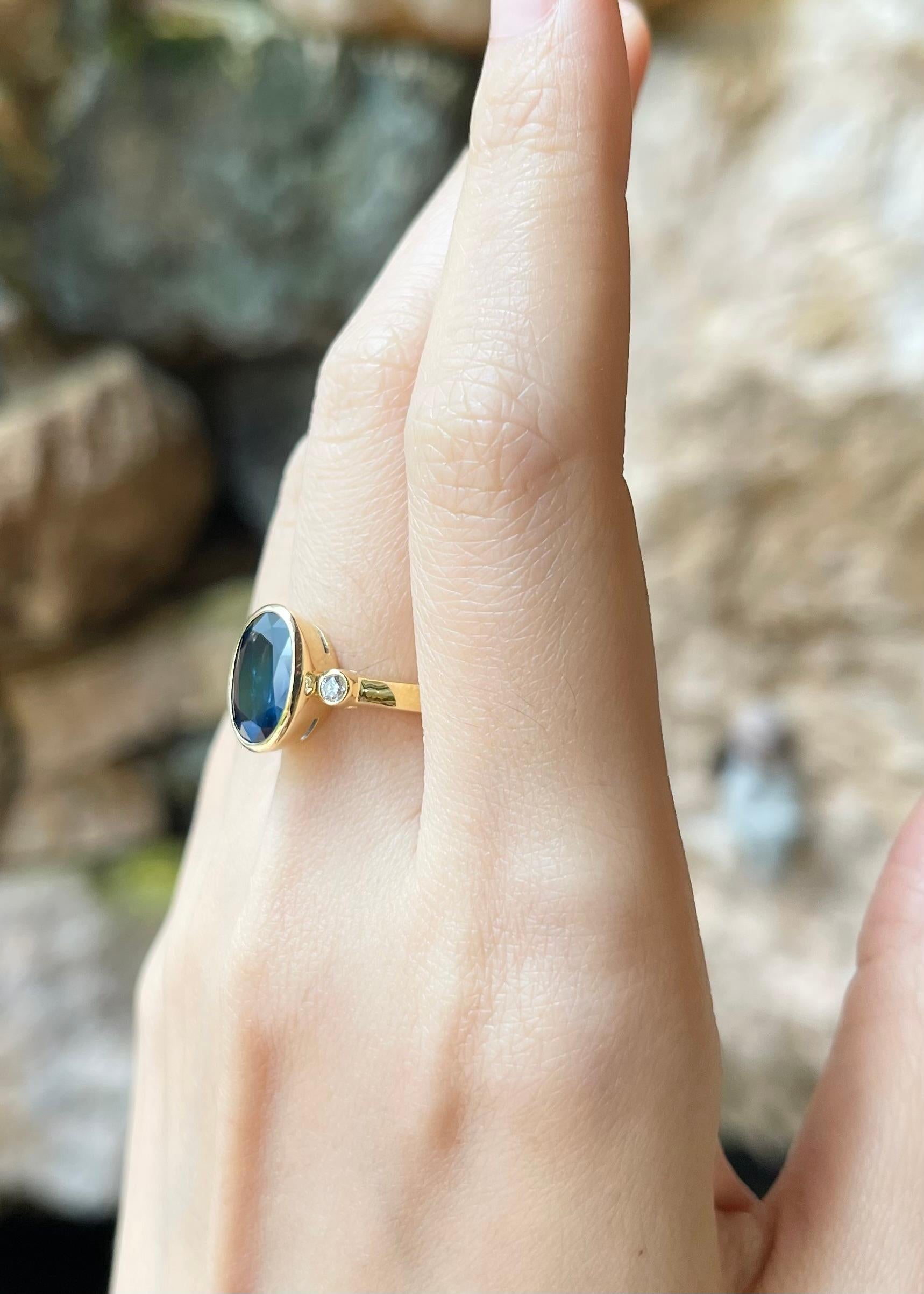 Blauer Saphir mit Diamantring in 18 Karat Goldfassungen gefasst im Zustand „Neu“ im Angebot in Bangkok, TH