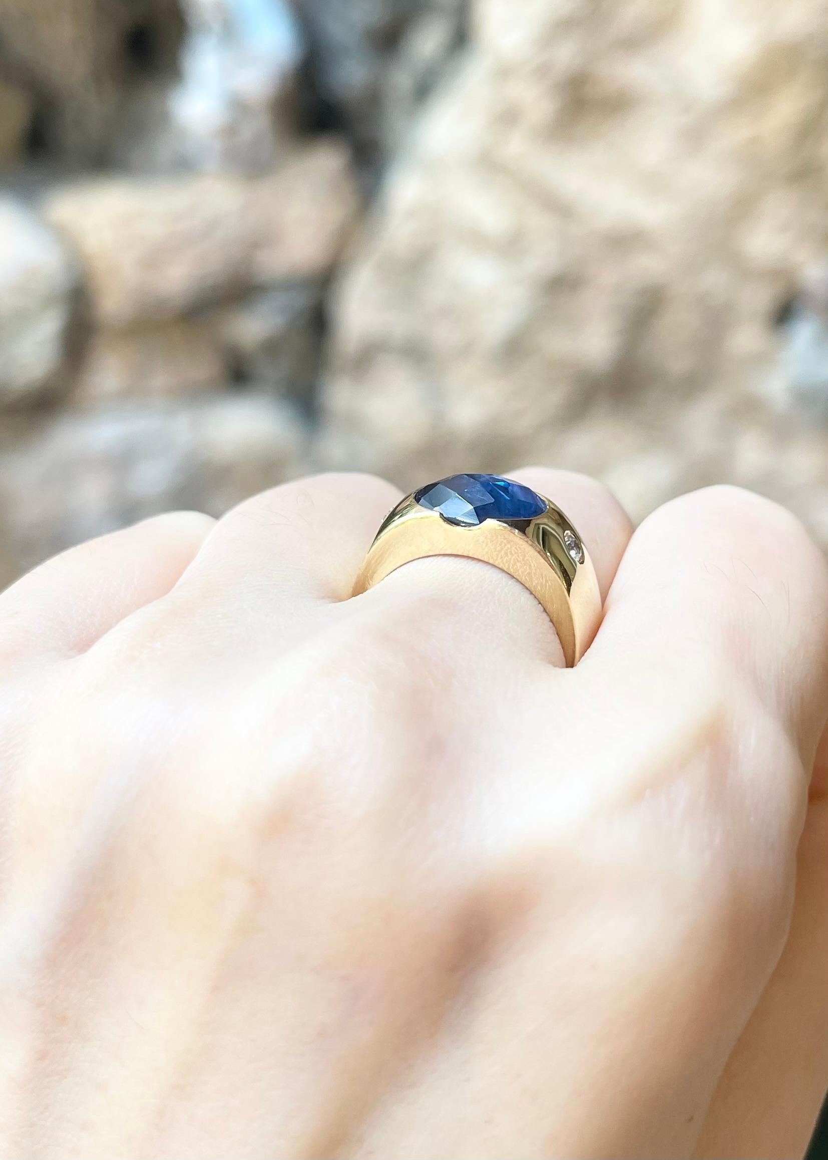 Women's or Men's Blue Sapphire with Diamond Ring set in 18K Gold Settings For Sale