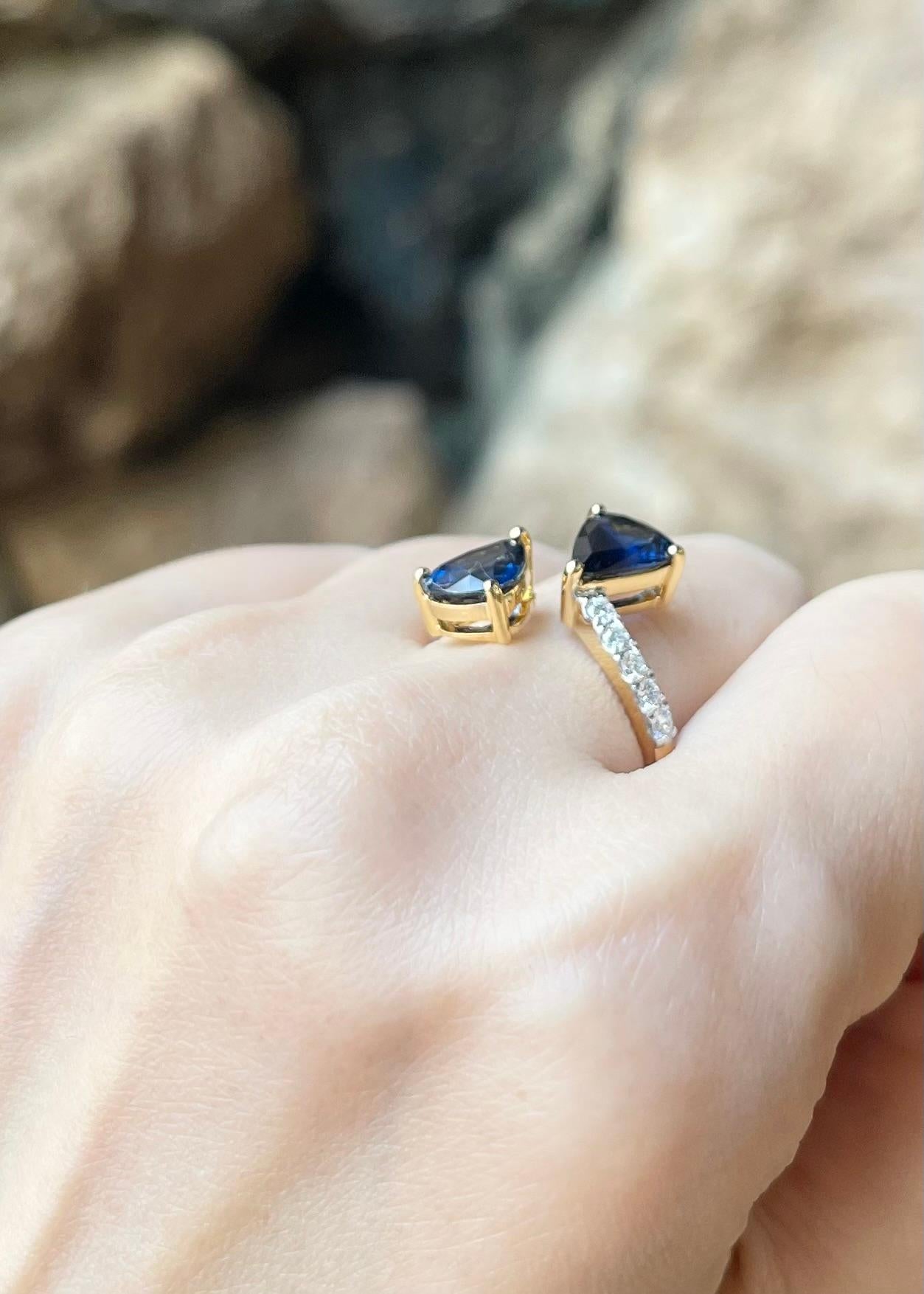 Women's Blue Sapphire with Diamond Ring set in 18K Gold Settings For Sale