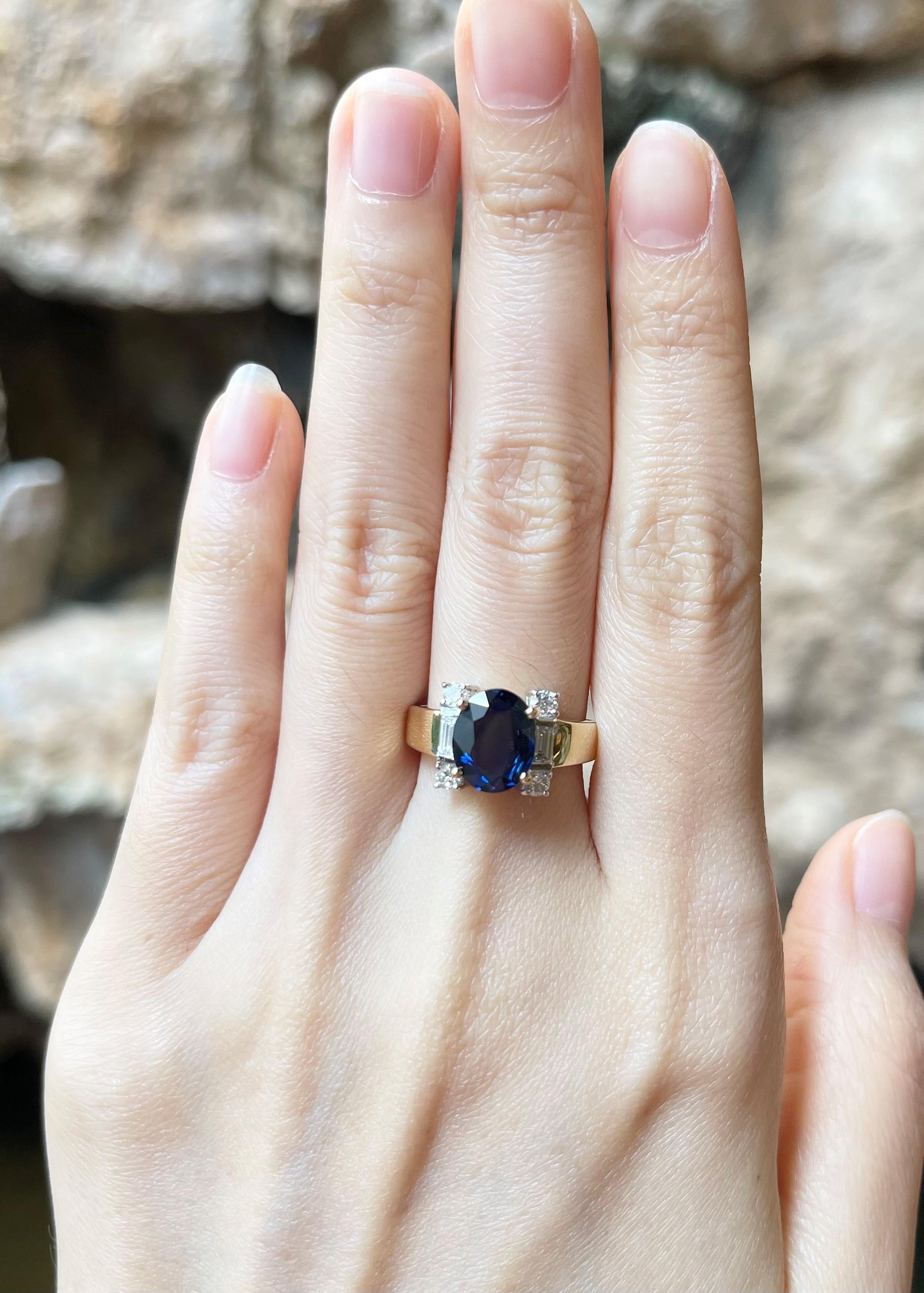 Blauer Saphir mit Diamantring in 18 Karat Goldfassungen gefasst im Angebot 1