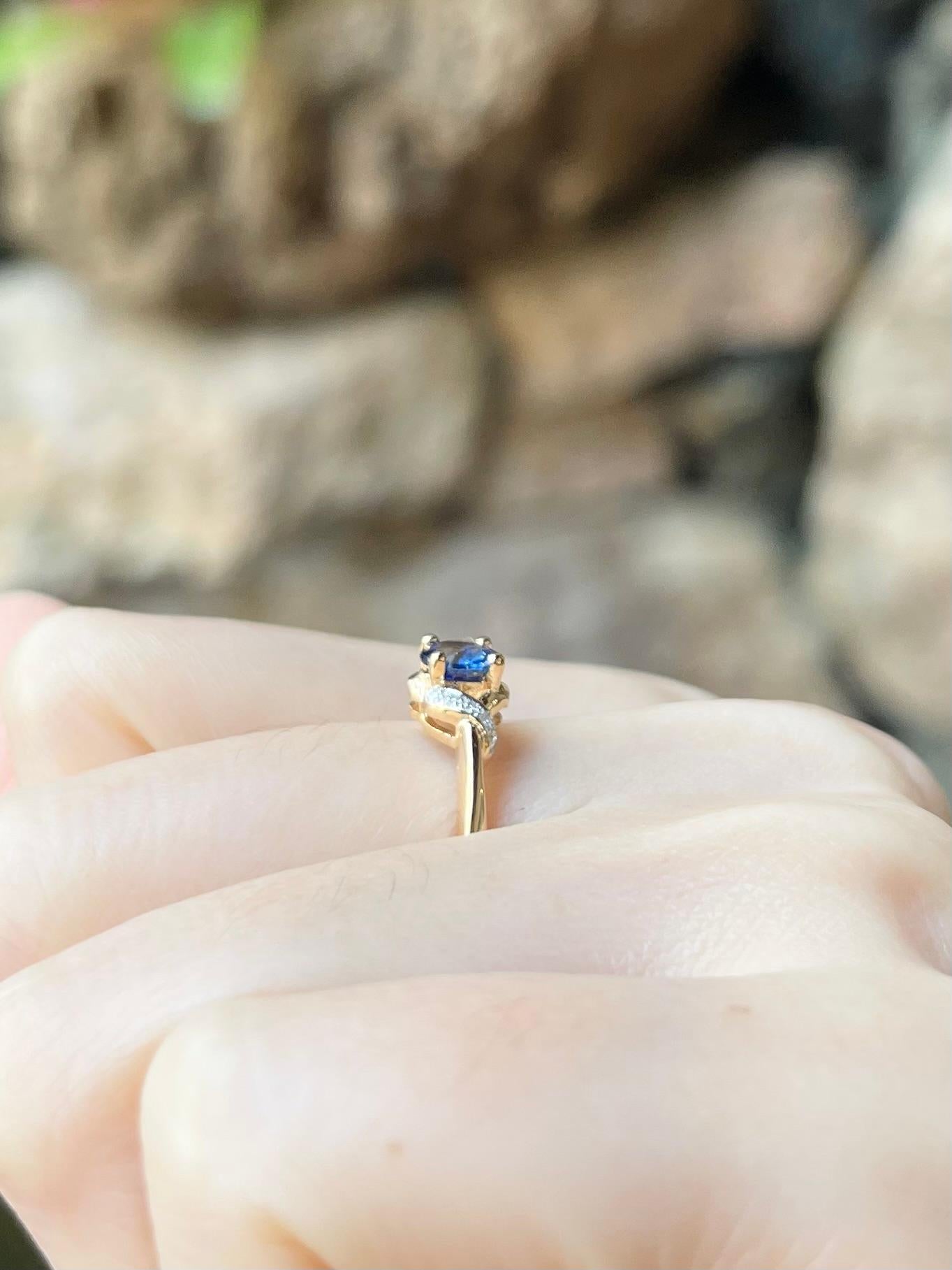 Blue Sapphire with Diamond Ring set in 18K Gold Settings For Sale 1