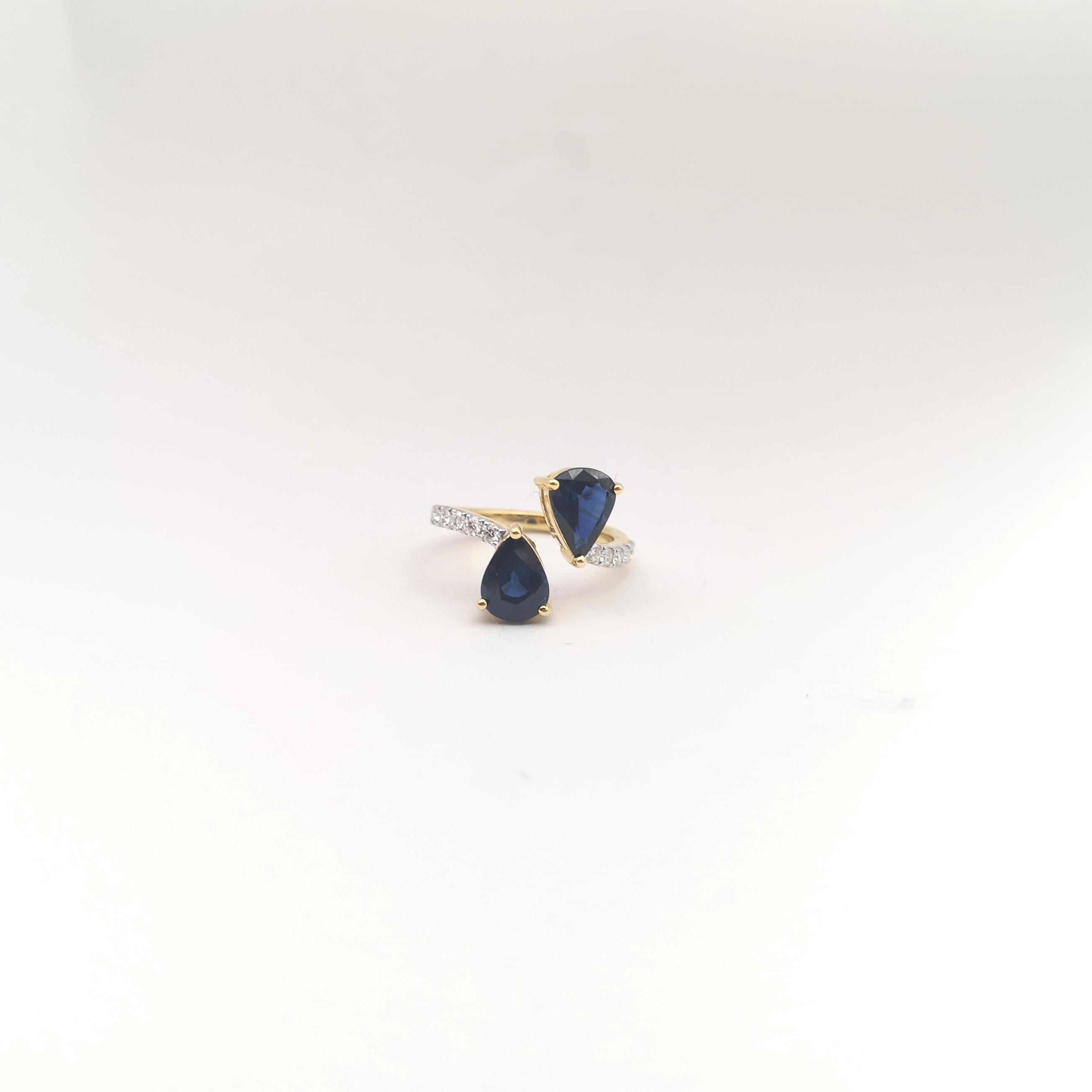Blue Sapphire with Diamond Ring set in 18K Gold Settings For Sale 1