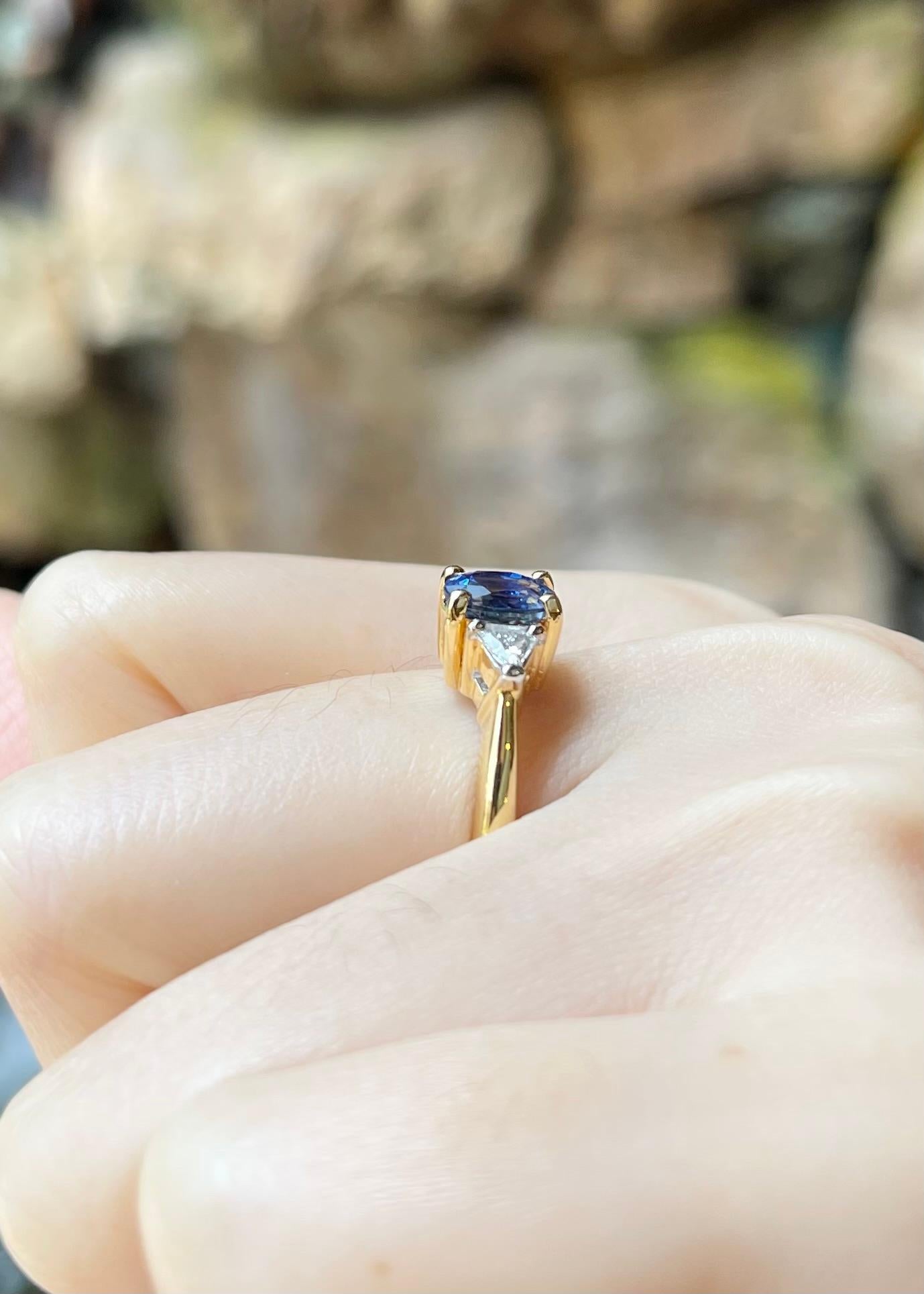 Bague en or 18 carats avec saphir bleu et diamant en vente 1