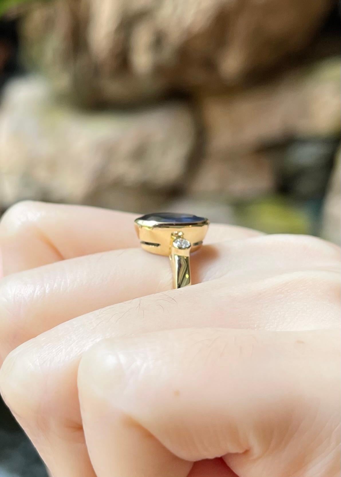 Blauer Saphir mit Diamantring in 18 Karat Goldfassungen gefasst im Angebot 1