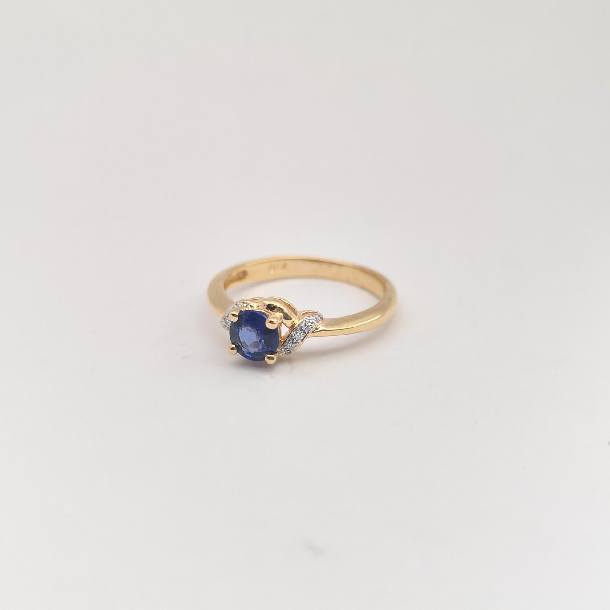Blue Sapphire with Diamond Ring set in 18K Gold Settings For Sale 3