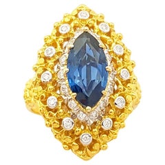 Blauer Saphir mit Diamantring in 18 Karat Goldfassungen gefasst