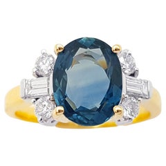 Anello con zaffiro blu e diamante incastonato in oro 18K