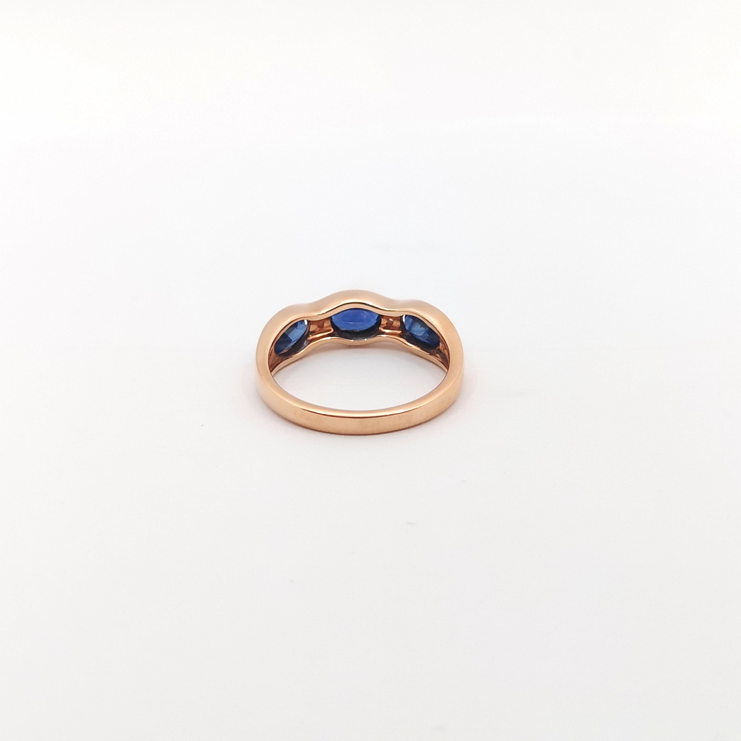 Blue Sapphire with Diamond Ring set in 18K Rose Gold Settings For Sale 4