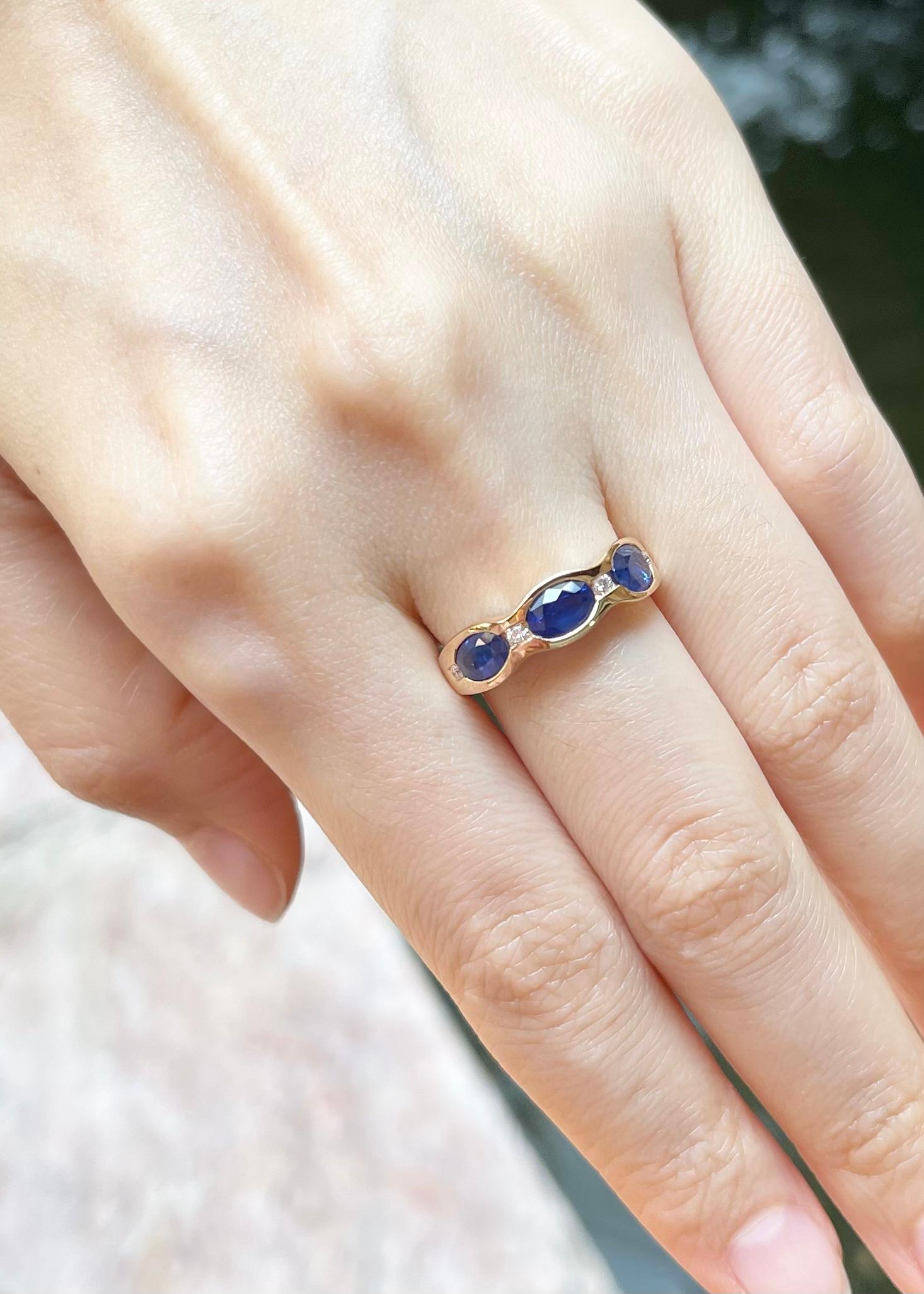 Oval Cut Blue Sapphire with Diamond Ring set in 18K Rose Gold Settings For Sale