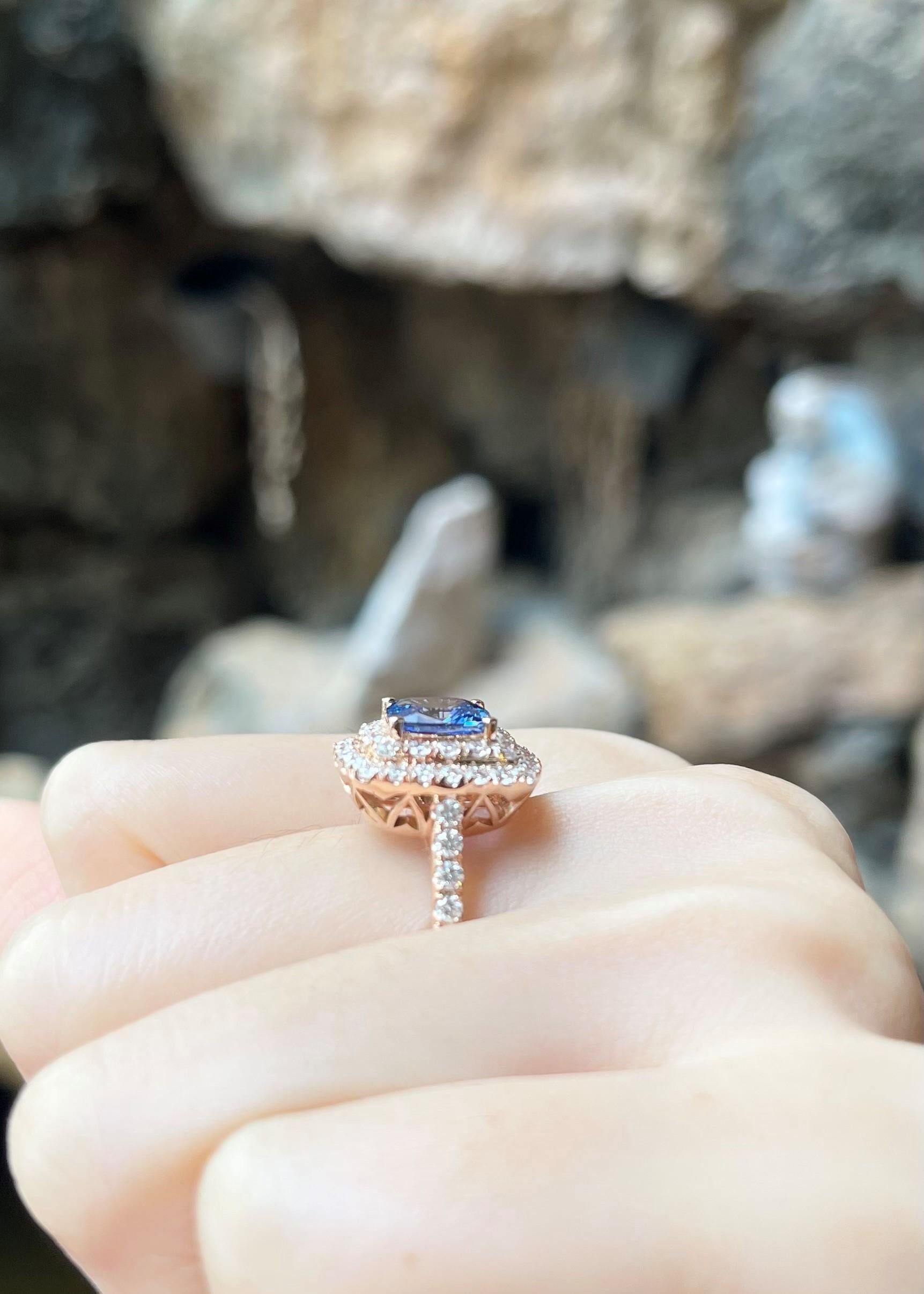 Anello con zaffiro blu e diamante con montatura in oro rosa 18 carati In condizioni Nuovo in vendita a Bangkok, TH