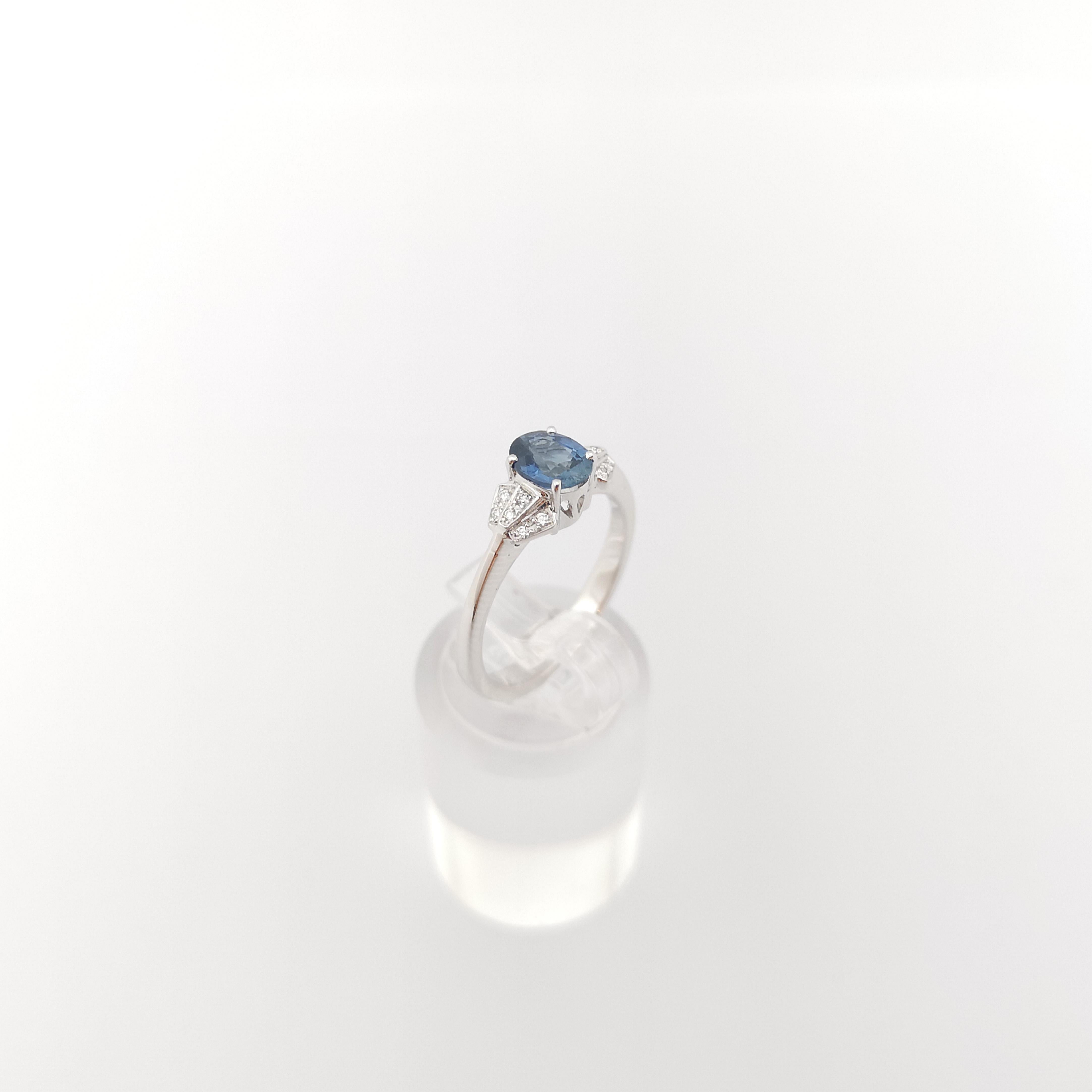 Blauer Saphir mit Diamantring in 18 Karat Weißgold gefasst im Angebot 4