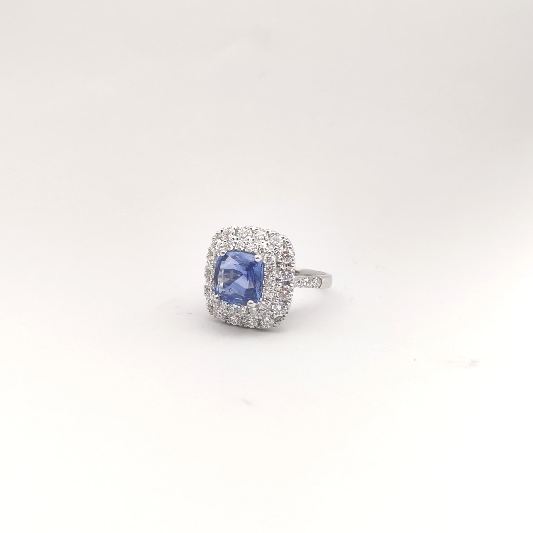 Bague en saphir bleu et diamants sertis en or blanc 18K en vente 4