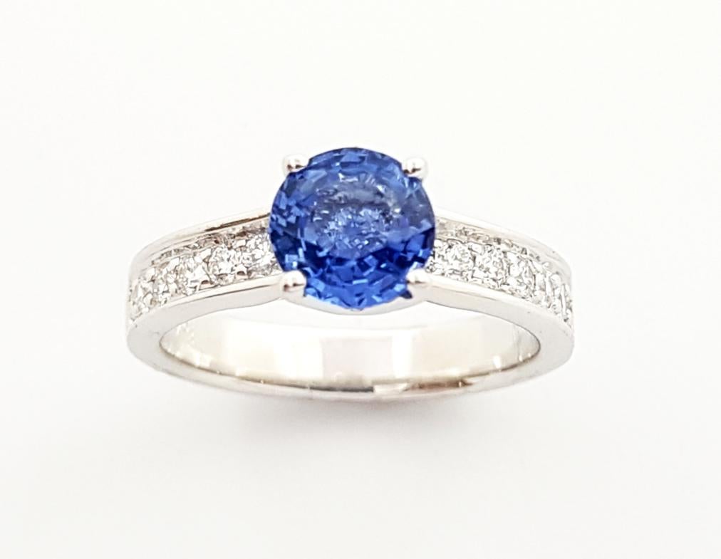 Blue Sapphire with Diamond Ring Set in 18k White Gold Settings For Sale 5