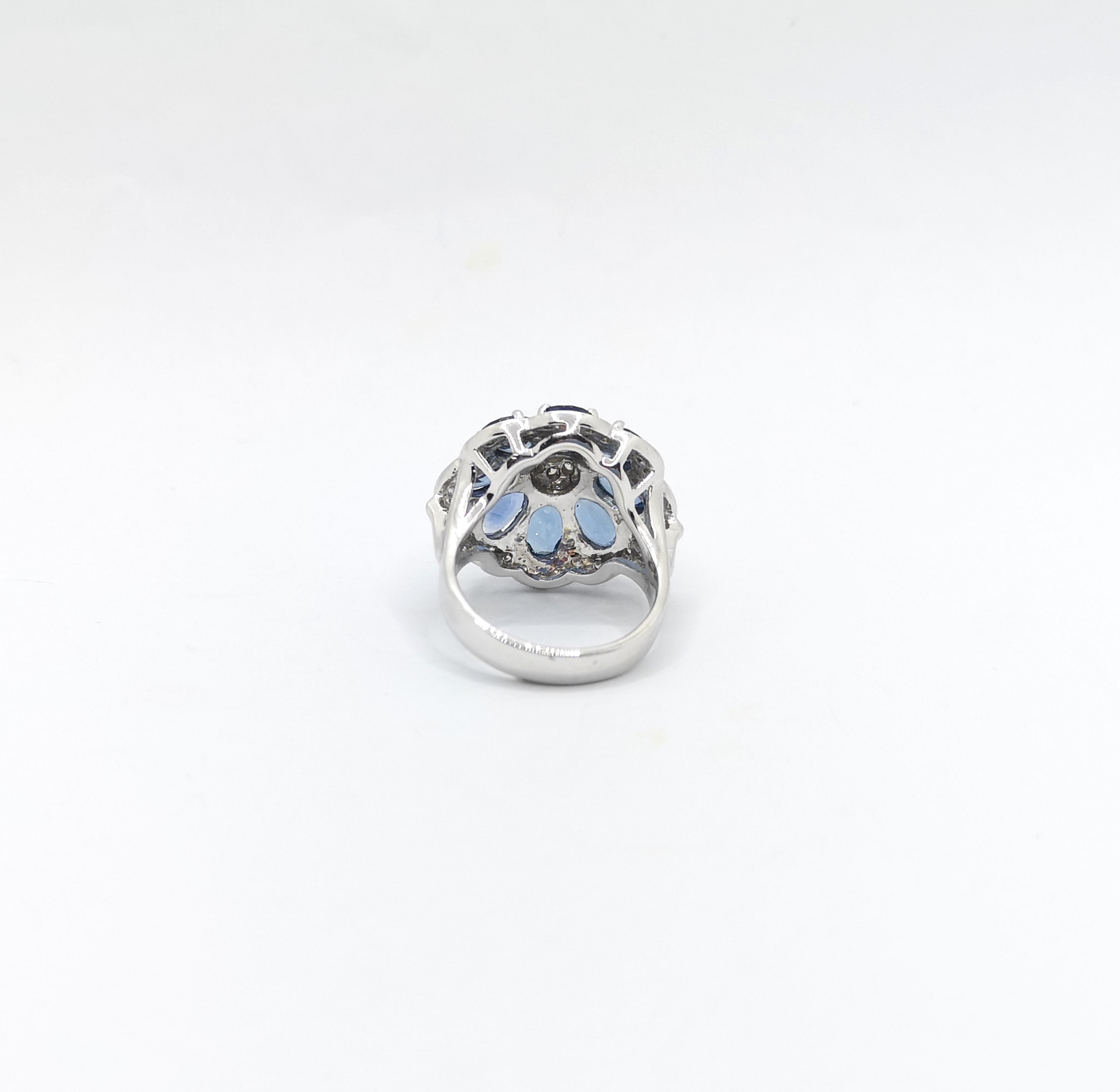 Blauer Saphir mit Diamantring in 18 Karat Weißgold gefasst im Angebot 5