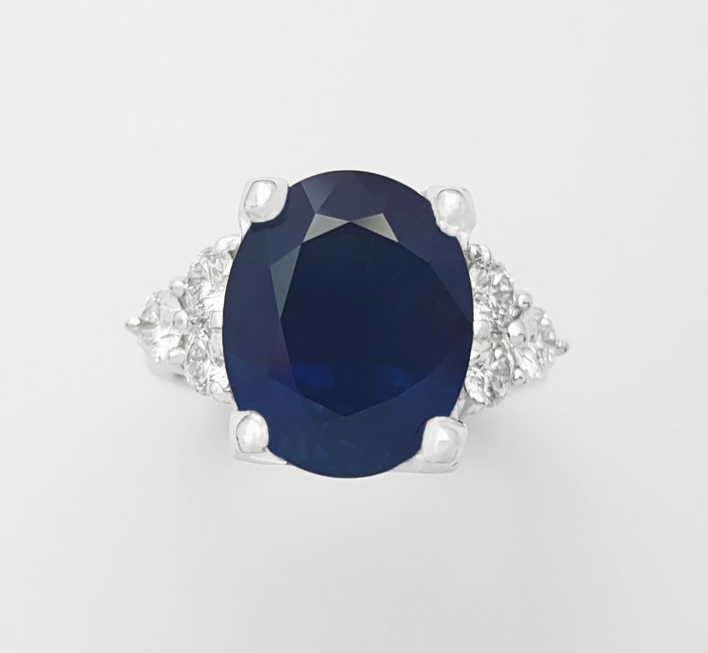 Blauer Saphir mit Diamantring in 18 Karat Weißgold gefasst im Angebot 5