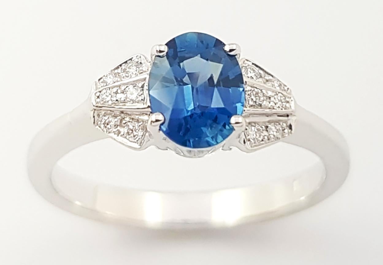 Bague en saphir bleu et diamants sertis en or blanc 18K en vente 6