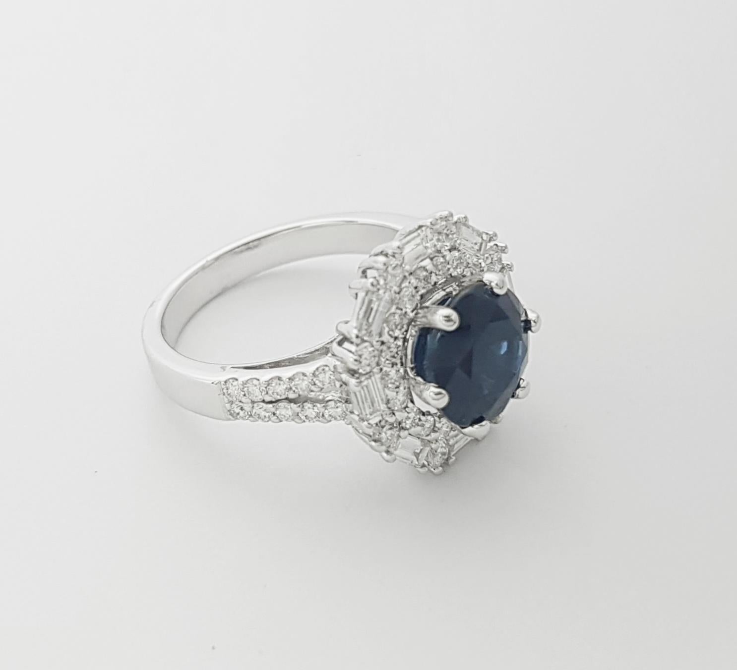 Blauer Saphir mit Diamantring in 18 Karat Weißgold gefasst im Angebot 7