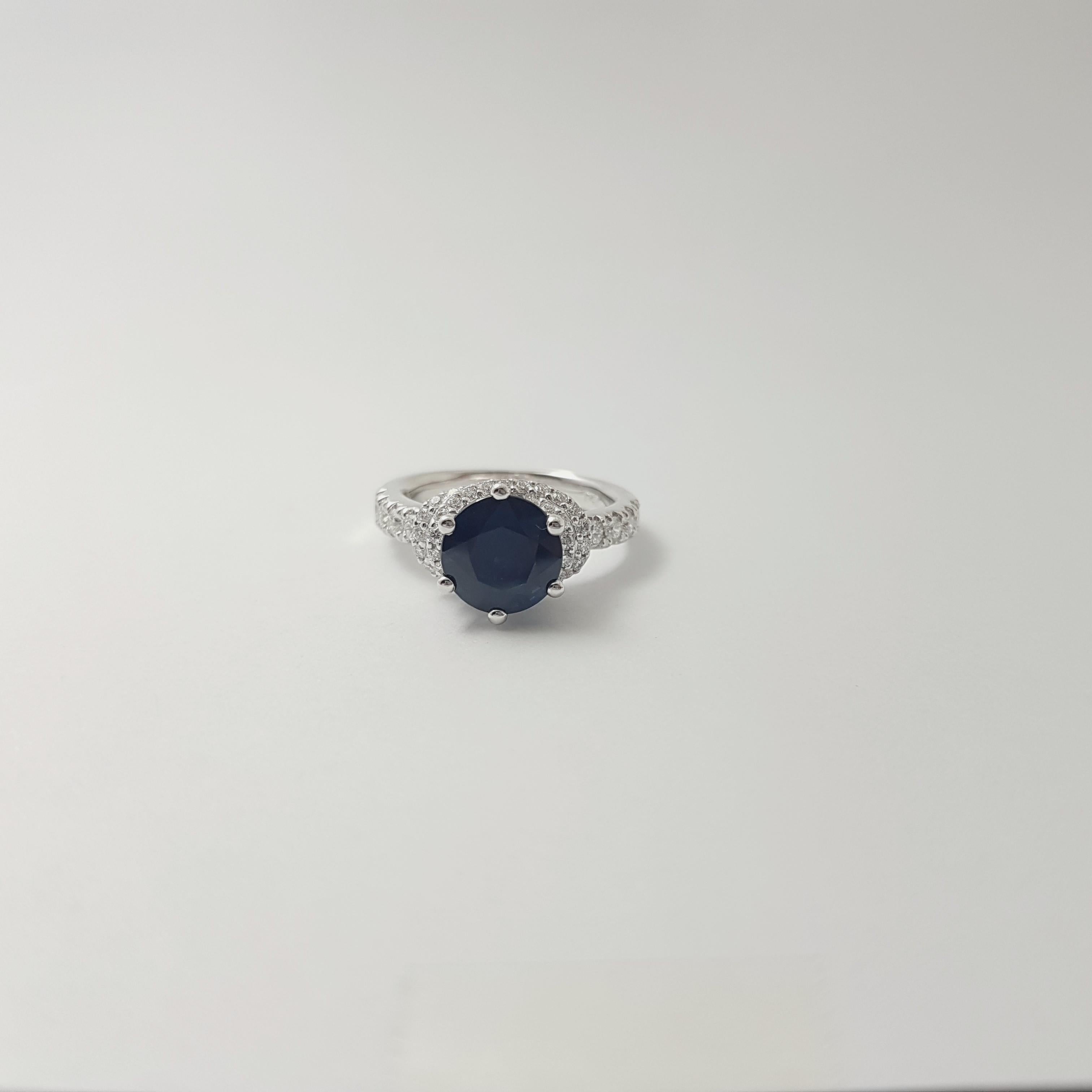 Blauer Saphir mit Diamantring in 18 Karat Weißgold gefasst im Angebot 7