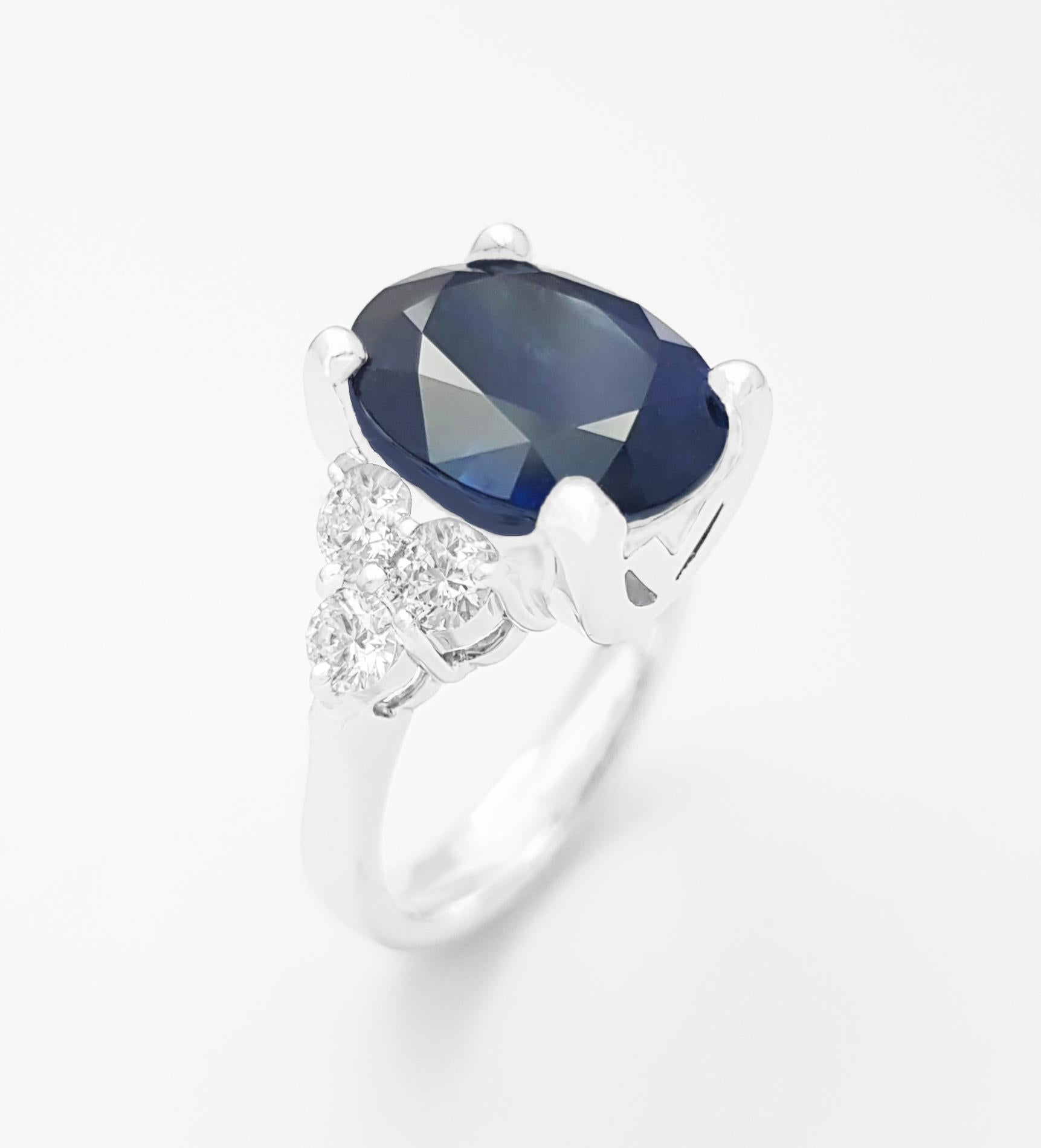 Blauer Saphir mit Diamantring in 18 Karat Weißgold gefasst im Angebot 7