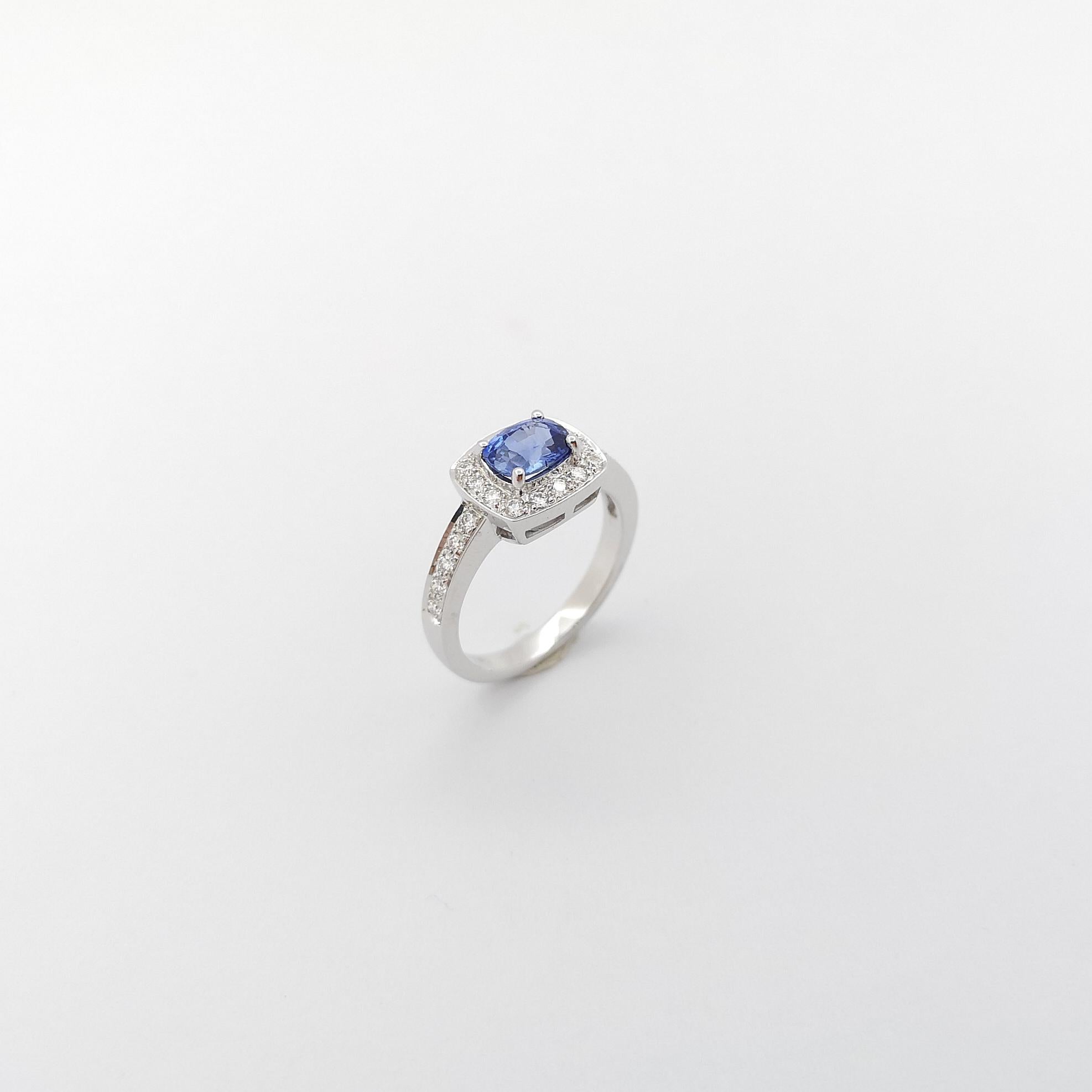 Bague en saphir bleu et diamants sertis en or blanc 18K en vente 8