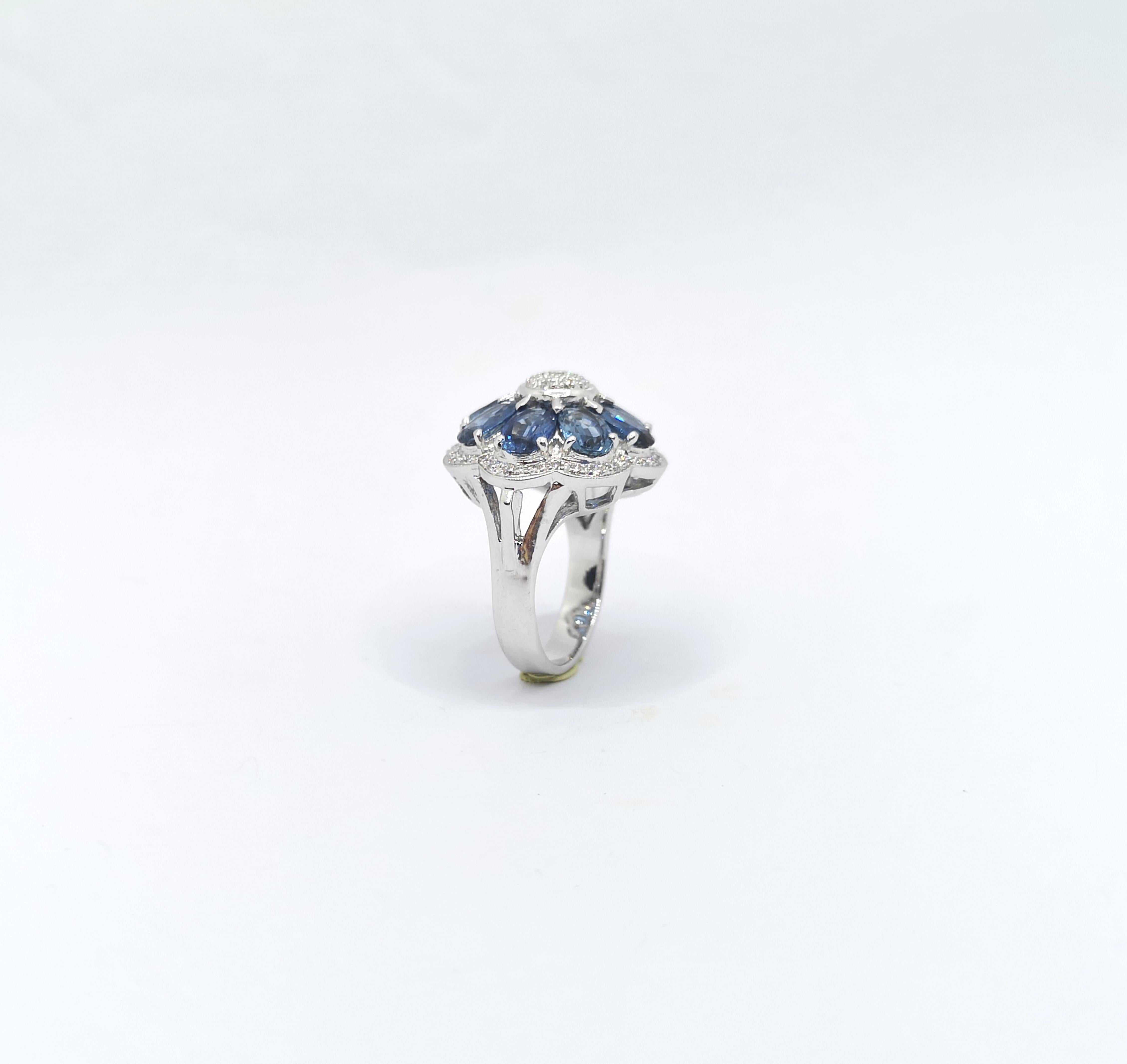 Blauer Saphir mit Diamantring in 18 Karat Weißgold gefasst im Angebot 8